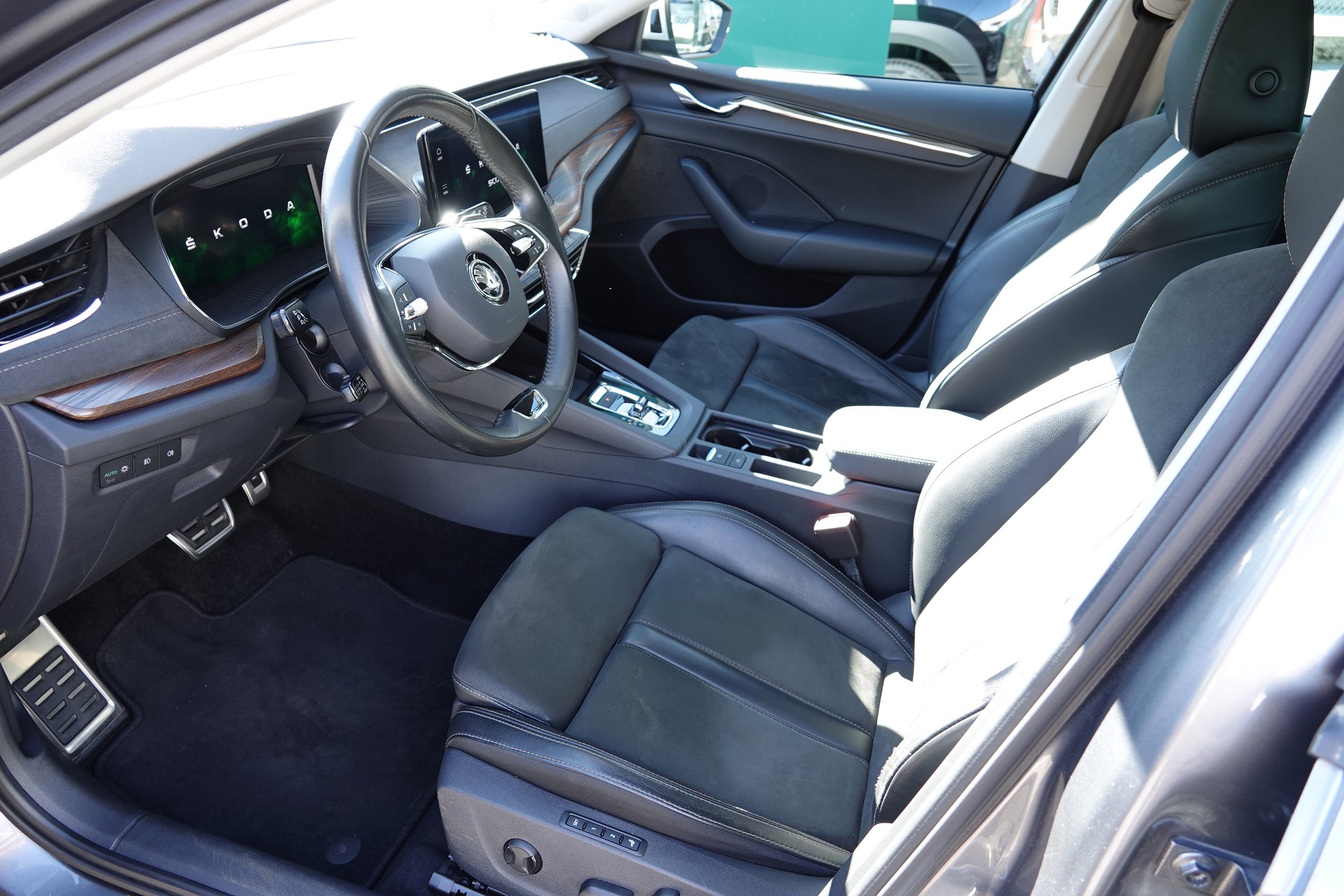 SKODA Octavia Scout 2.0 TDI 4x4 DSG-image-8