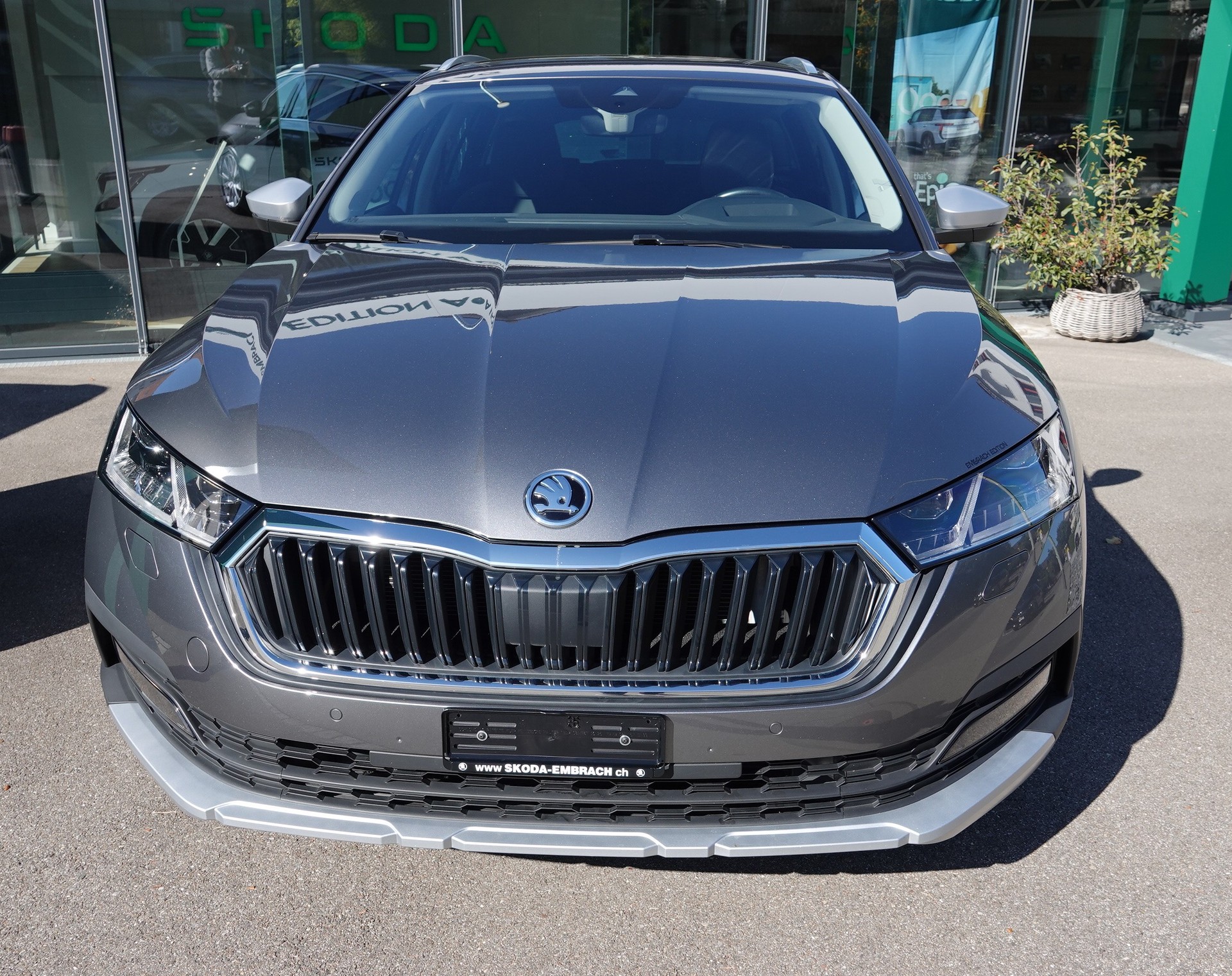 SKODA Octavia Scout 2.0 TDI 4x4 DSG-image-1