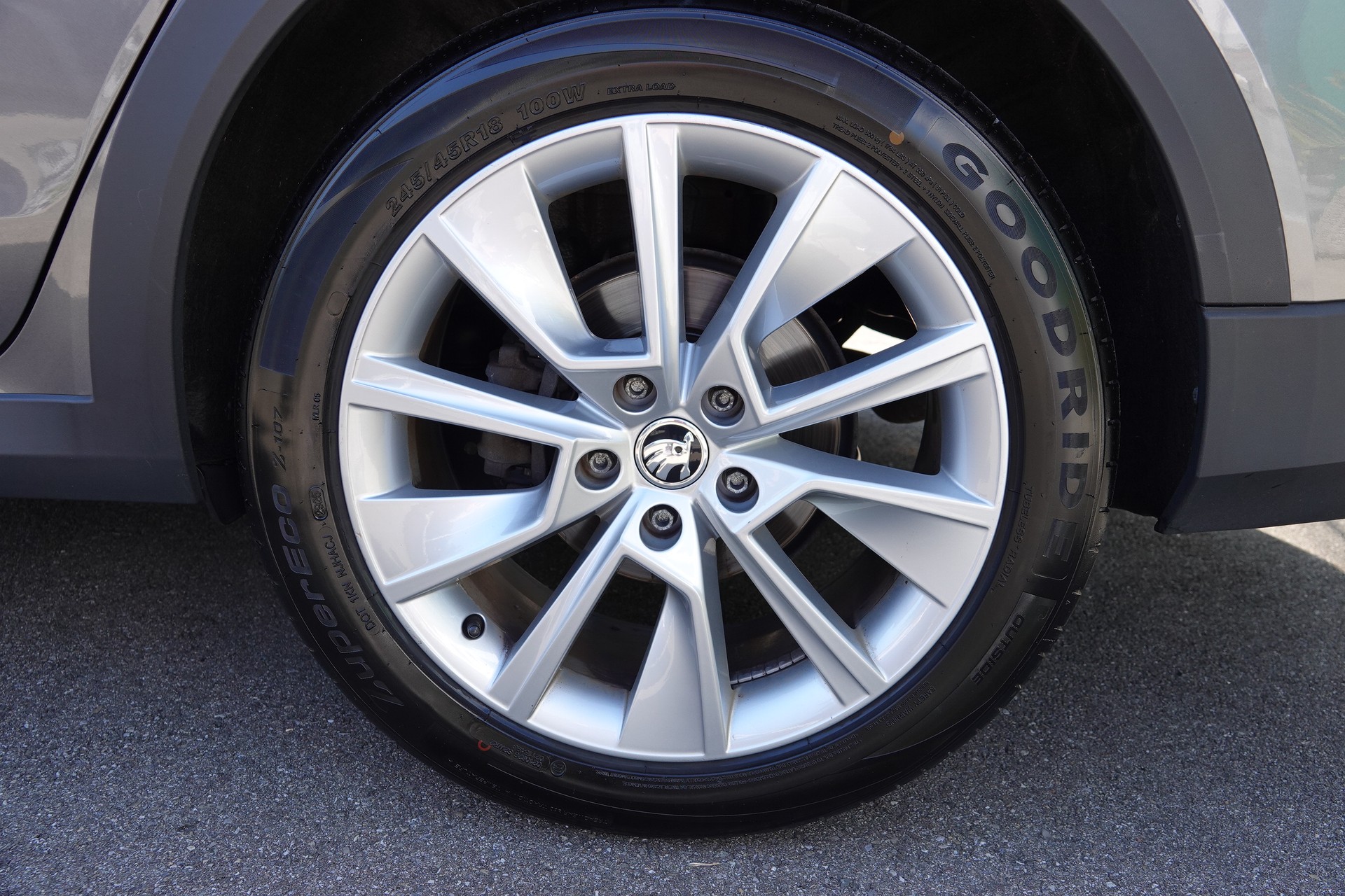 SKODA Octavia Scout 2.0 TDI 4x4 DSG-image-19