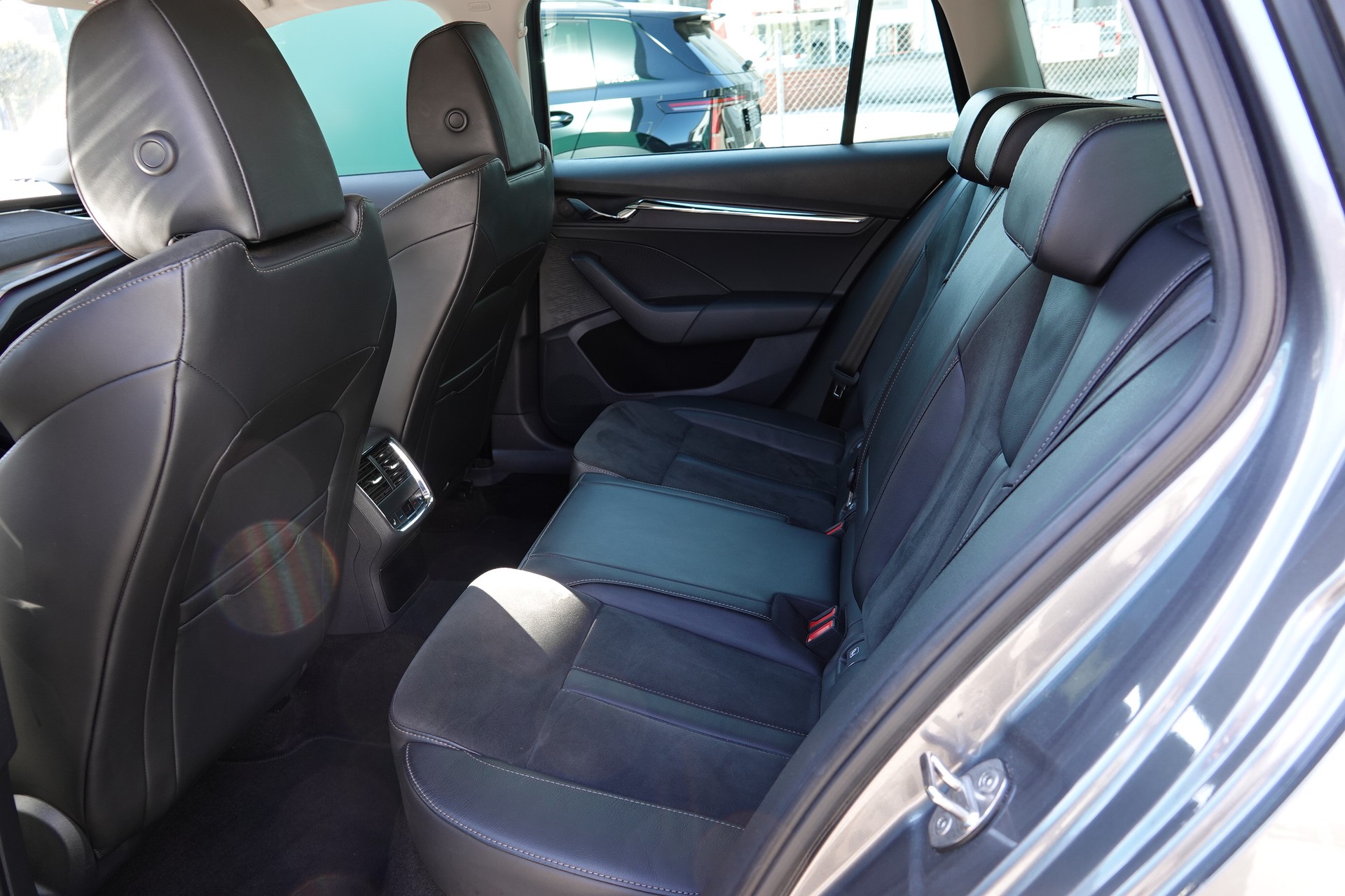 SKODA Octavia Scout 2.0 TDI 4x4 DSG-image-15