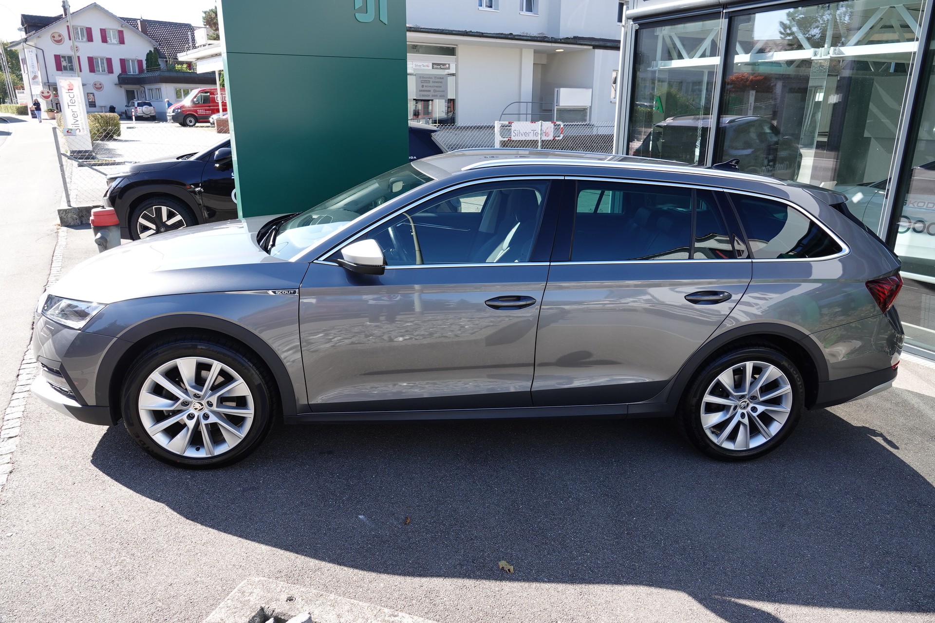 SKODA Octavia Scout 2.0 TDI 4x4 DSG-image-4