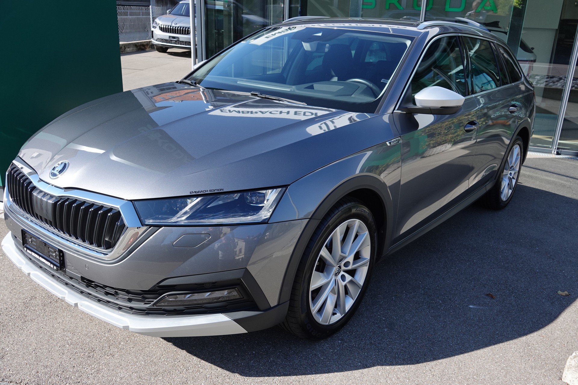 SKODA Octavia Scout 2.0 TDI 4x4 DSG-image-2