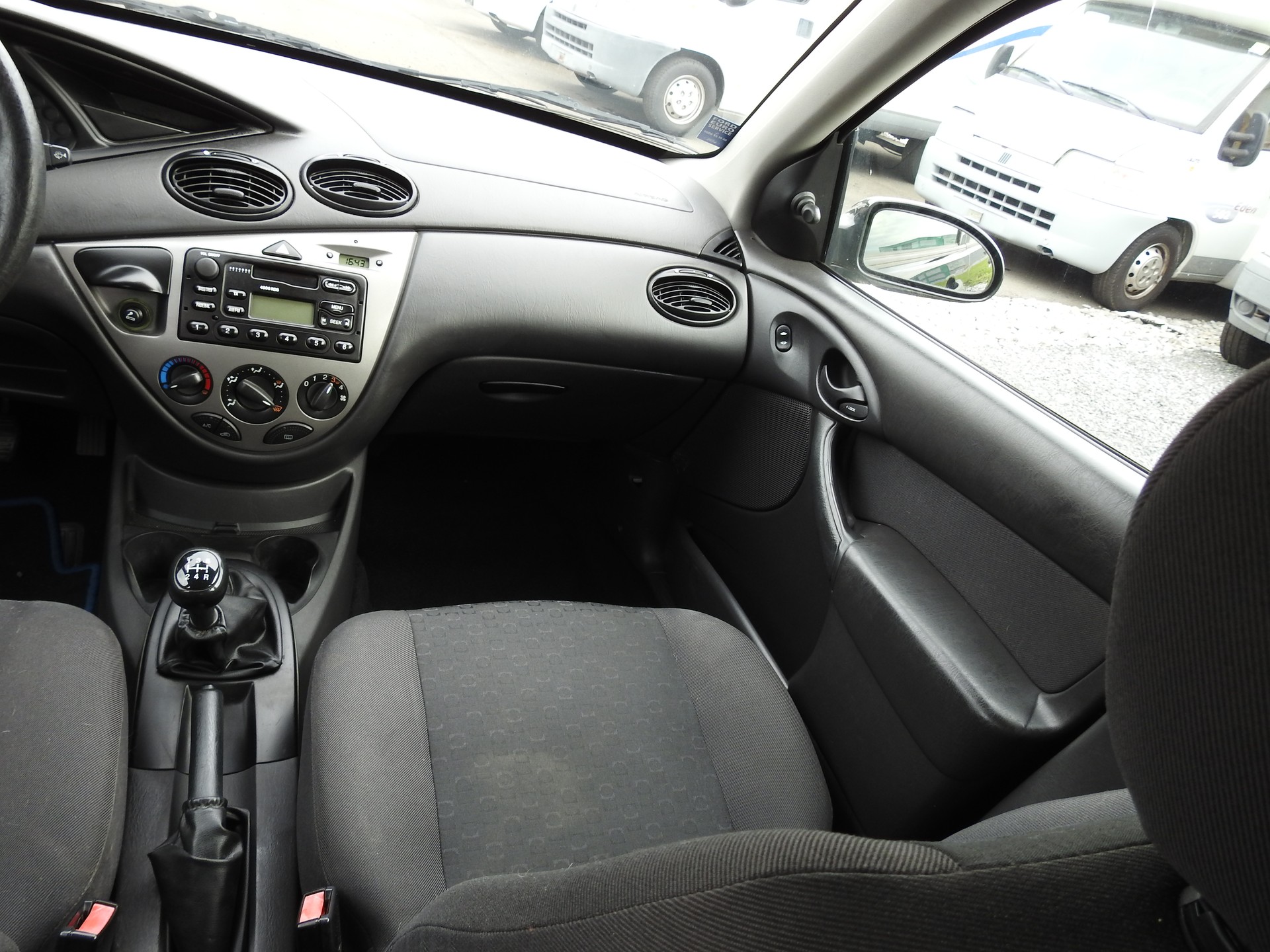 FORD Focus 1.6i 16V Celebration-image-17