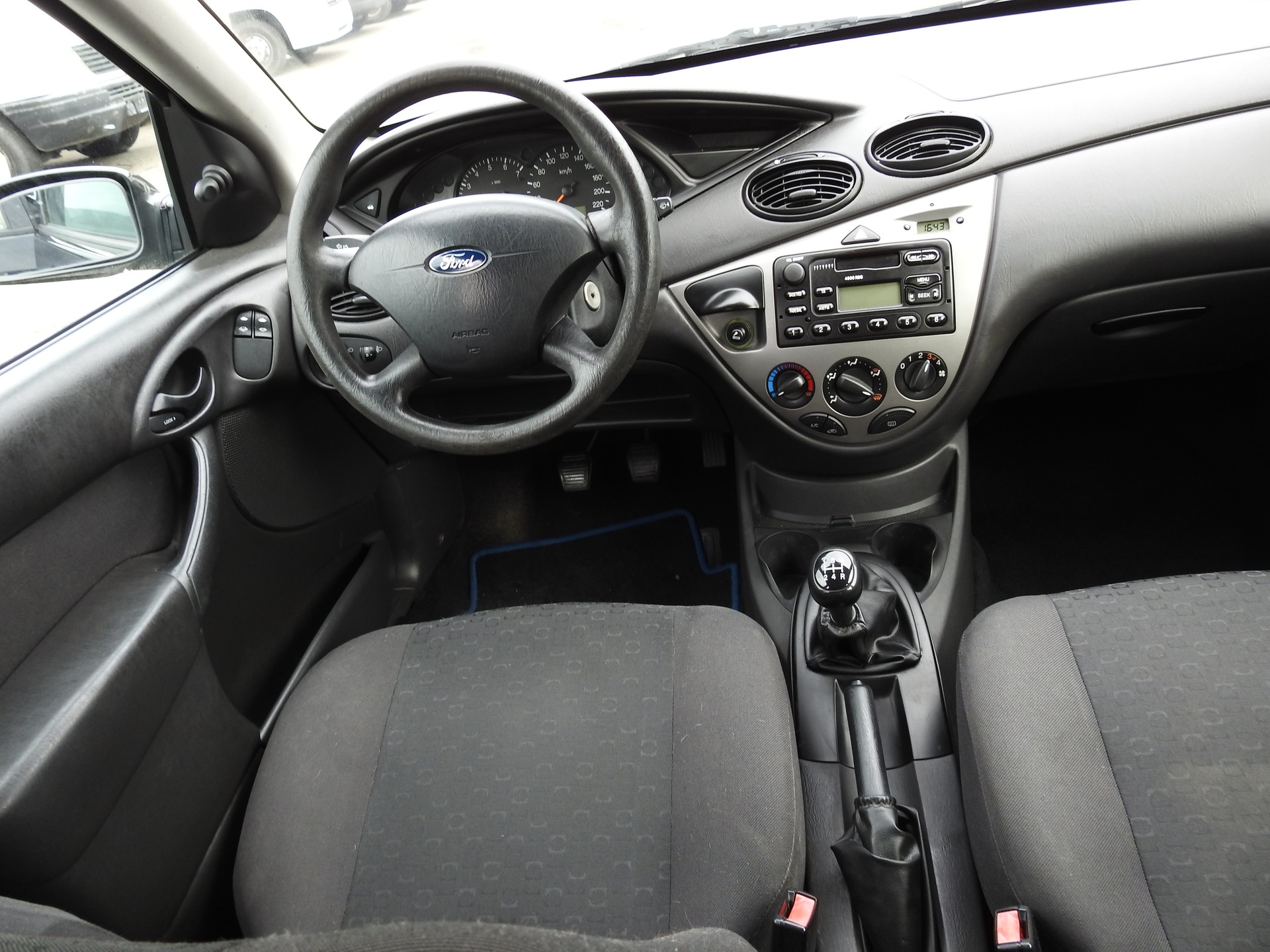 FORD Focus 1.6i 16V Celebration-image-18