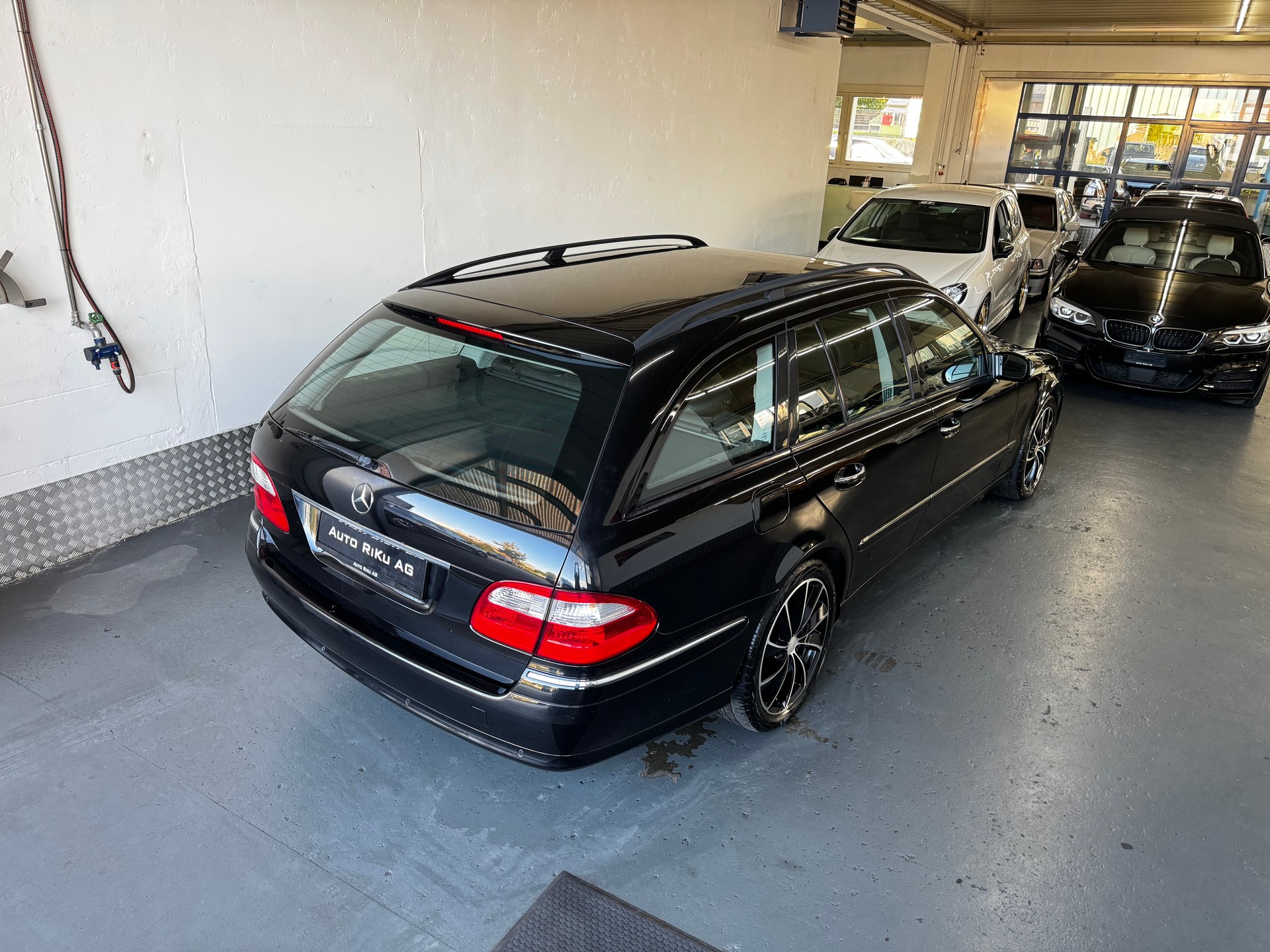 MERCEDES-BENZ E 350 Avantgarde 4Matic Automatic-image-7