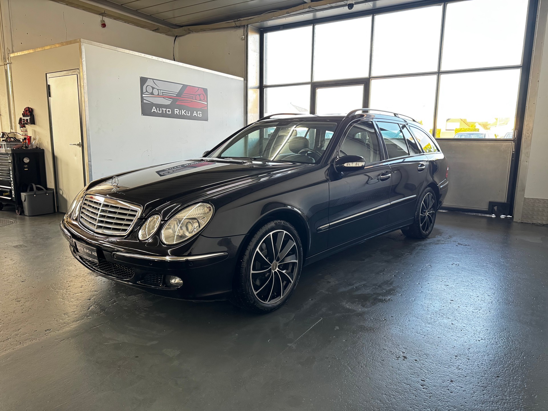 MERCEDES-BENZ E 350 Avantgarde 4Matic Automatic-image-4
