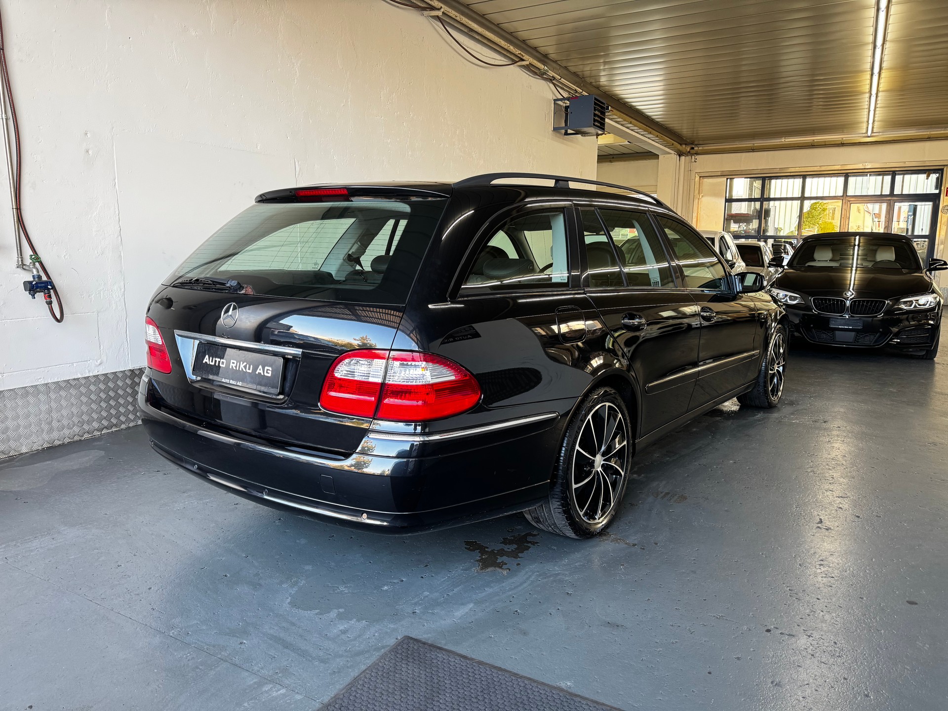 MERCEDES-BENZ E 350 Avantgarde 4Matic Automatic-image-8
