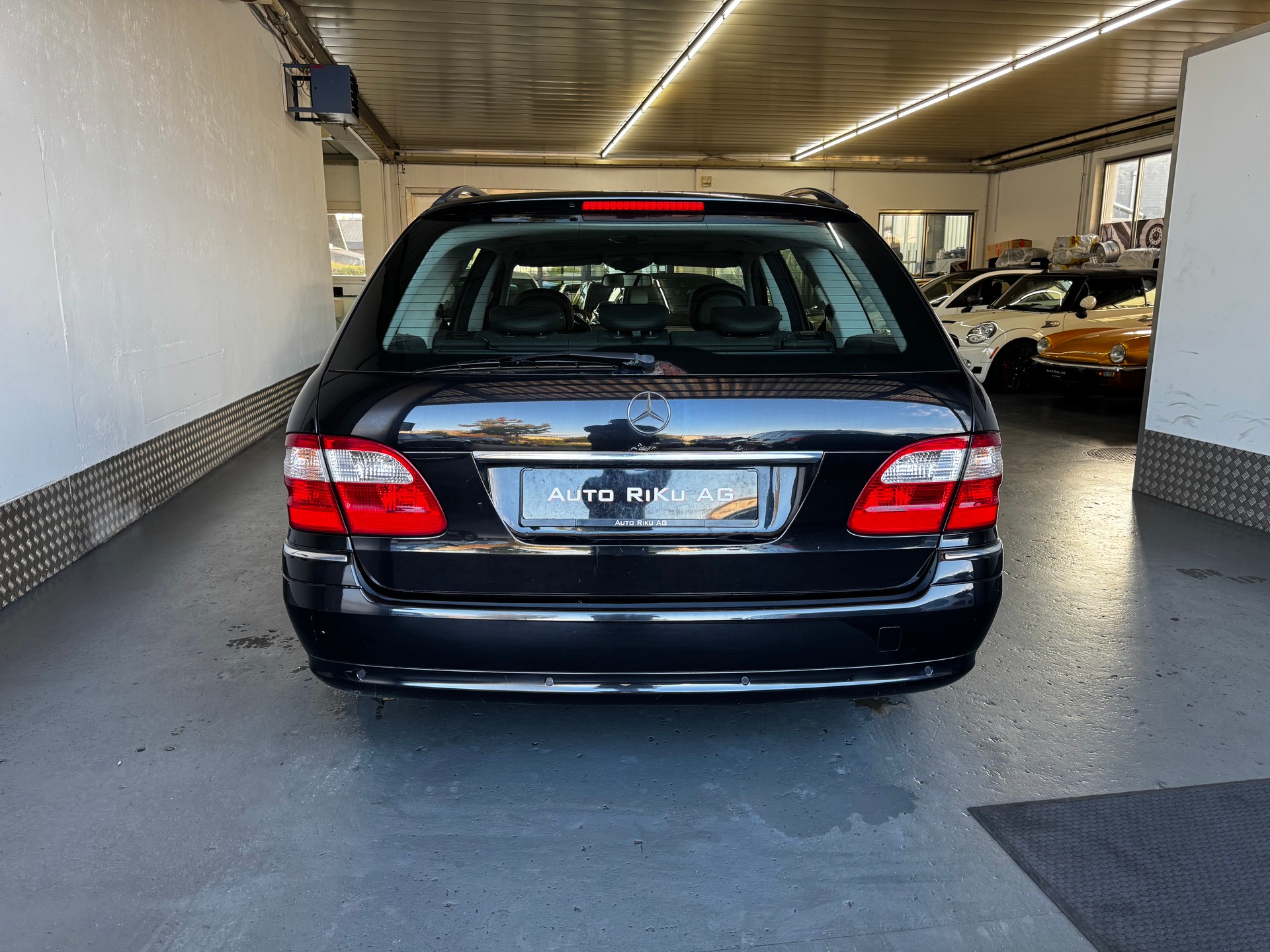 MERCEDES-BENZ E 350 Avantgarde 4Matic Automatic-image-10