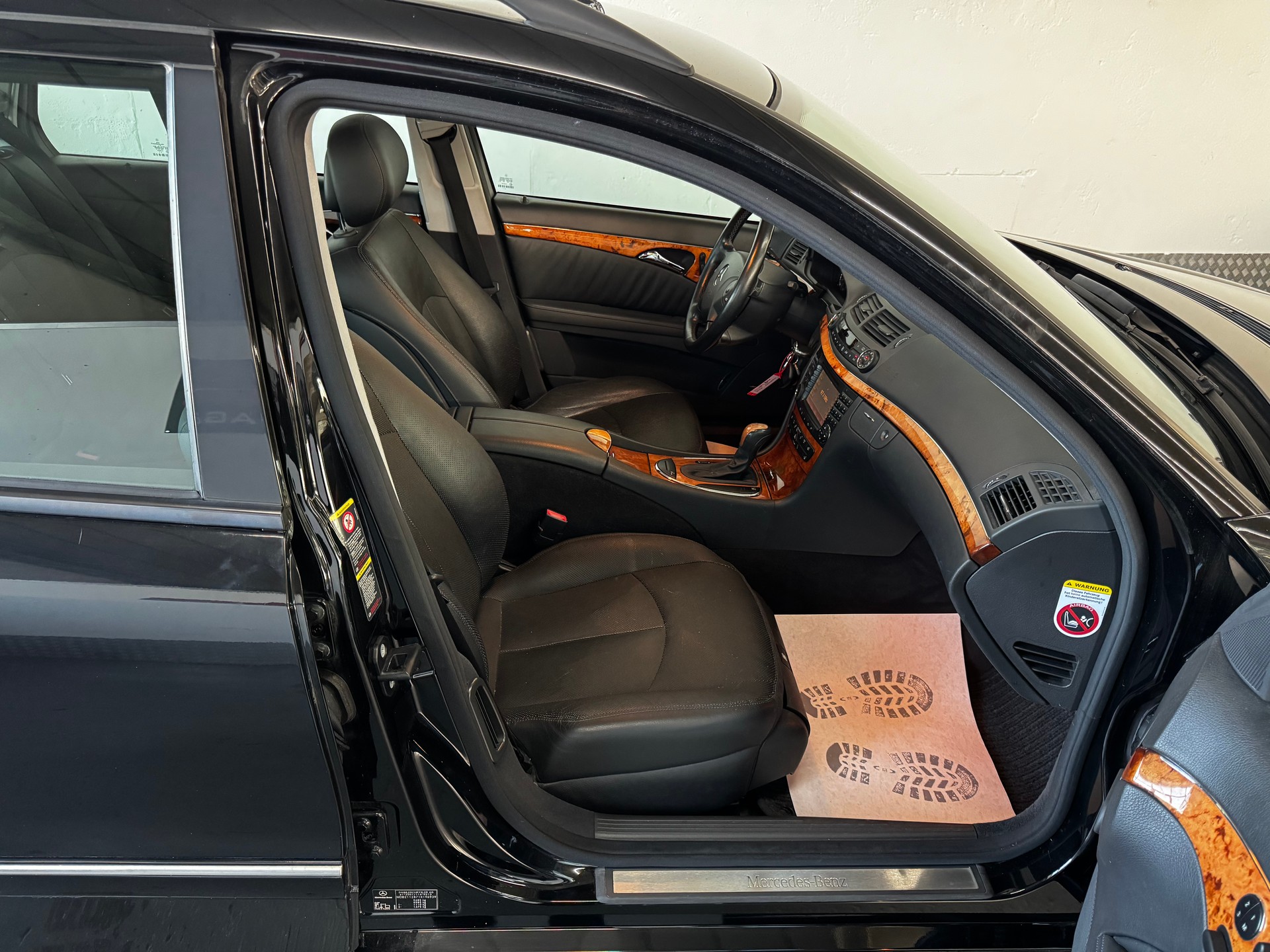 MERCEDES-BENZ E 350 Avantgarde 4Matic Automatic-image-19