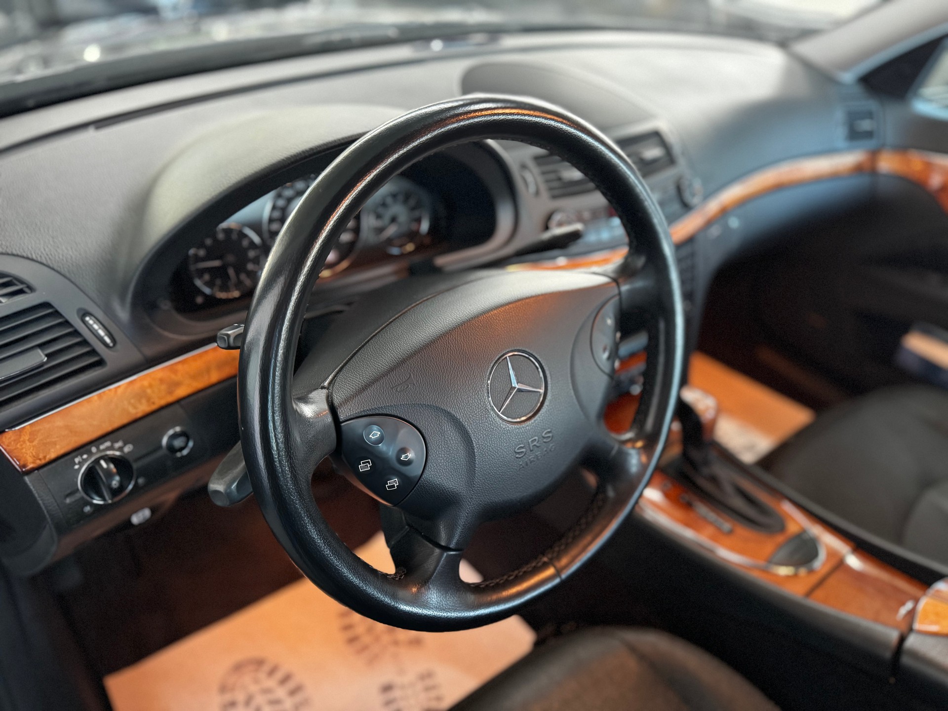 MERCEDES-BENZ E 350 Avantgarde 4Matic Automatic-image-11