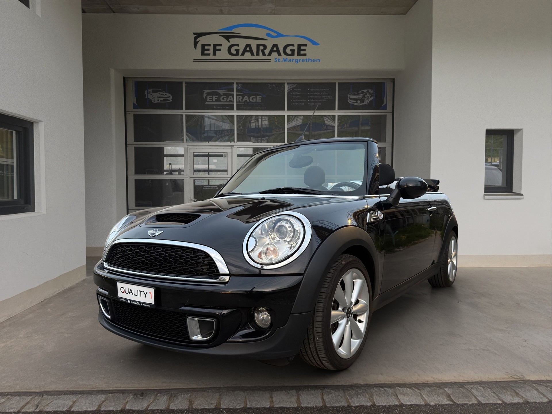 MINI Cooper S Cabriolet-image-1