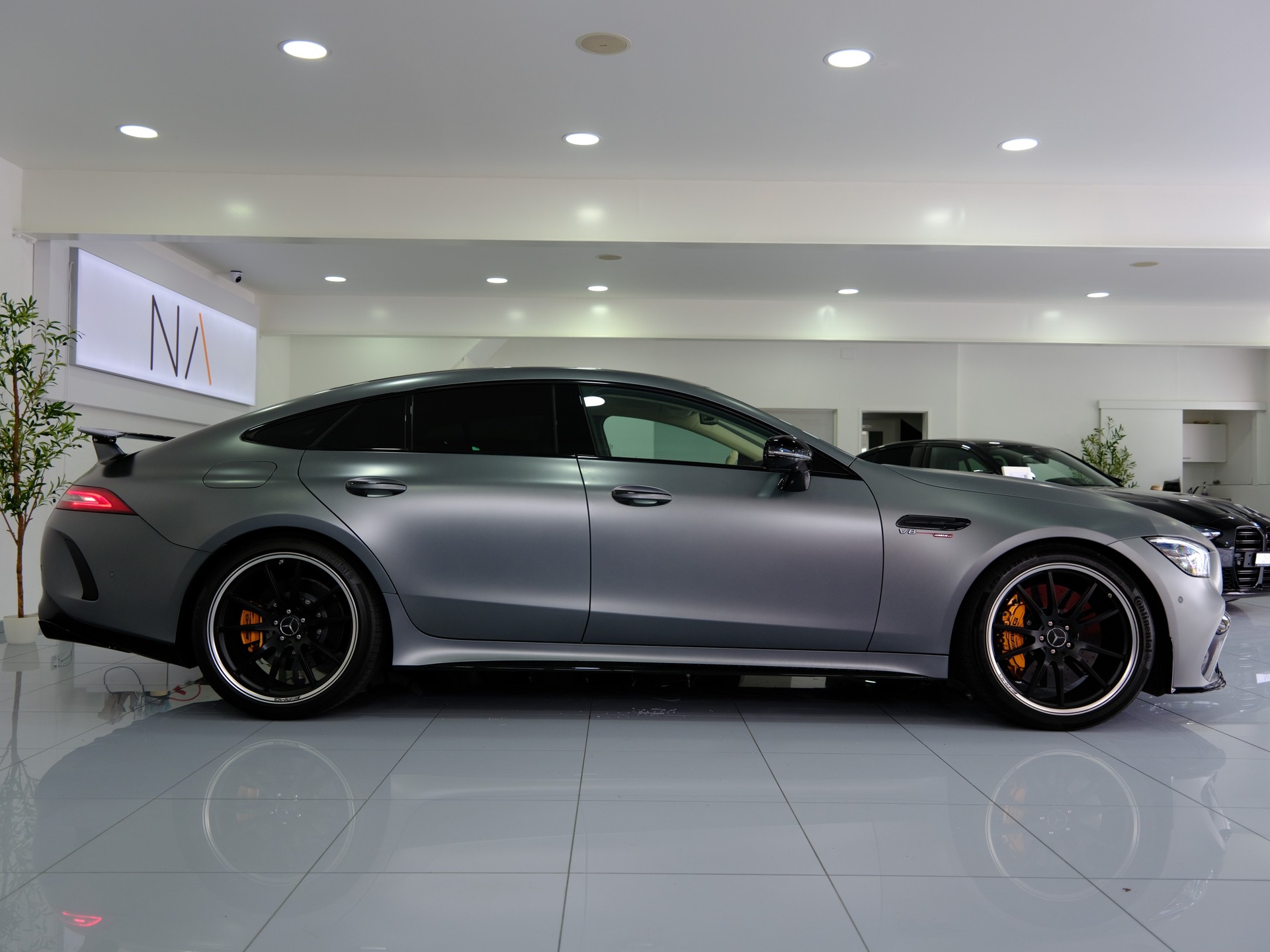 MERCEDES-BENZ AMG GT 4 63 S 4Matic+ *Sonderlackierung* *360° Kamera*-image-9