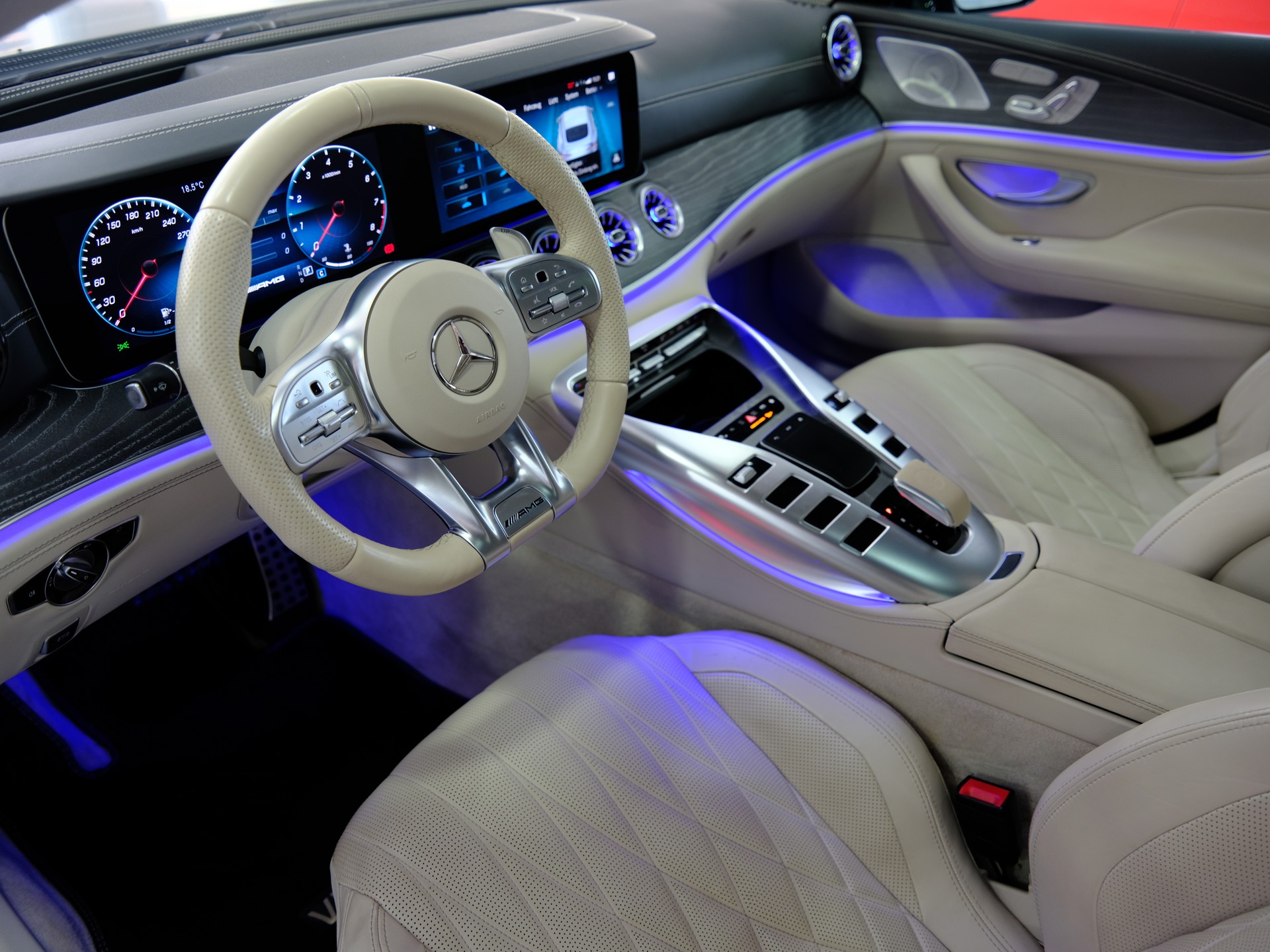 MERCEDES-BENZ AMG GT 4 63 S 4Matic+ *Sonderlackierung* *360° Kamera*-image-15
