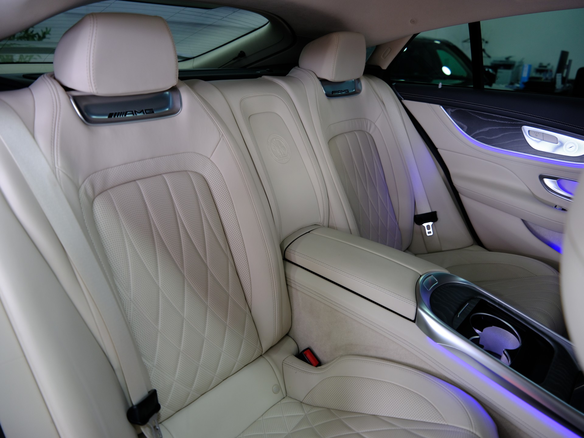 MERCEDES-BENZ AMG GT 4 63 S 4Matic+ *Sonderlackierung* *360° Kamera*-image-27