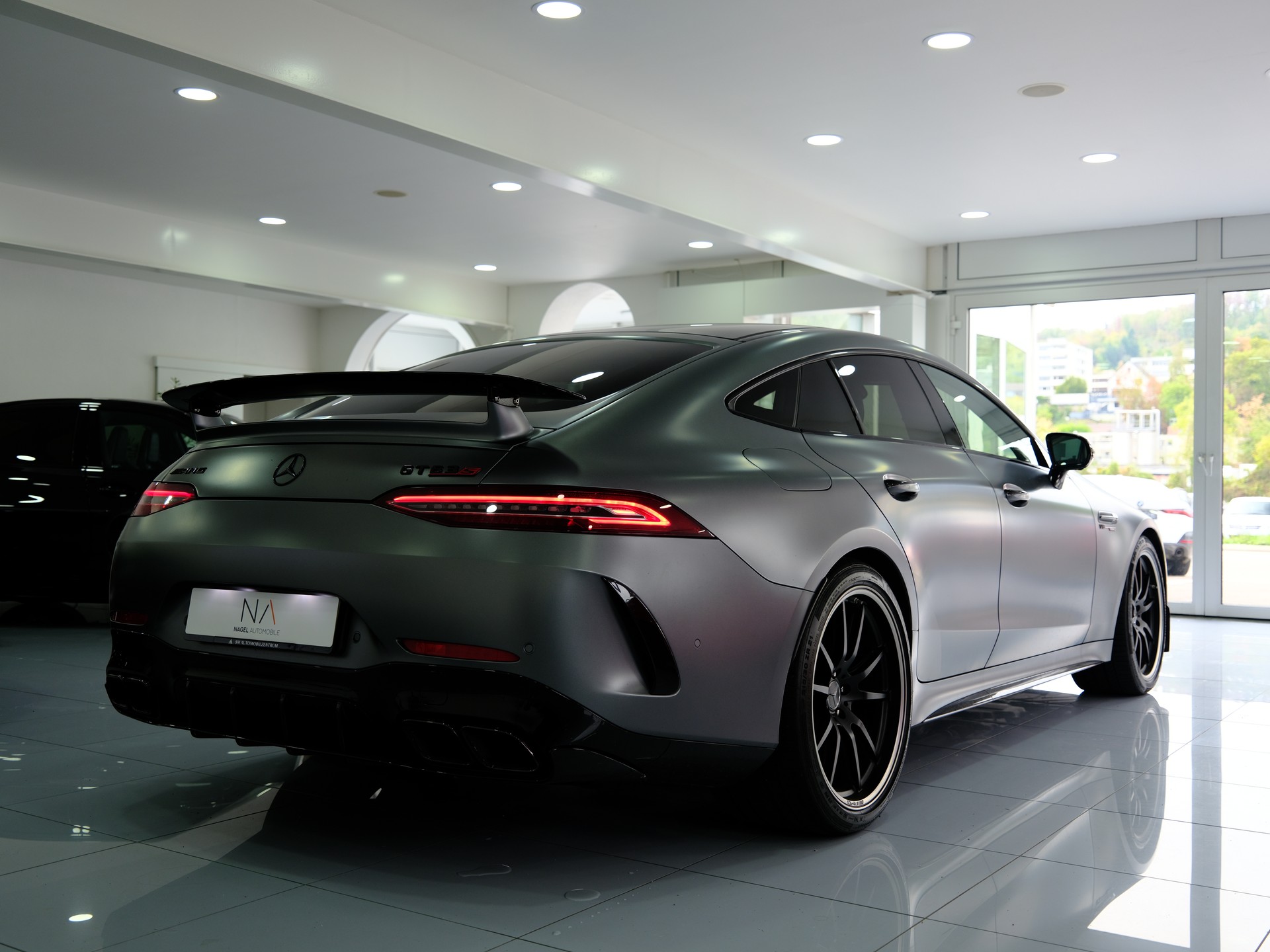 MERCEDES-BENZ AMG GT 4 63 S 4Matic+ *Sonderlackierung* *360° Kamera*-image-6