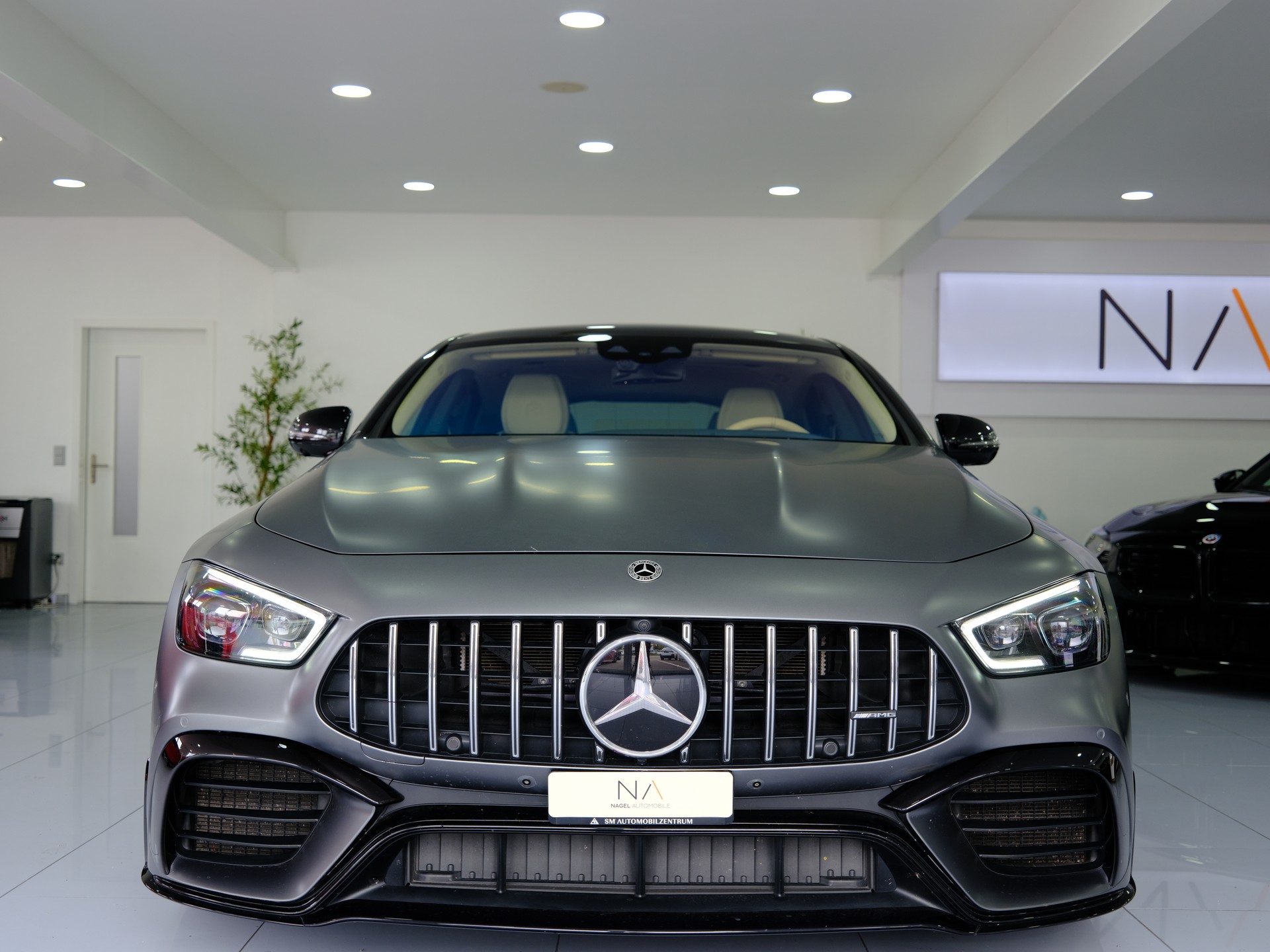 MERCEDES-BENZ AMG GT 4 63 S 4Matic+ *Sonderlackierung* *360° Kamera*-image-2