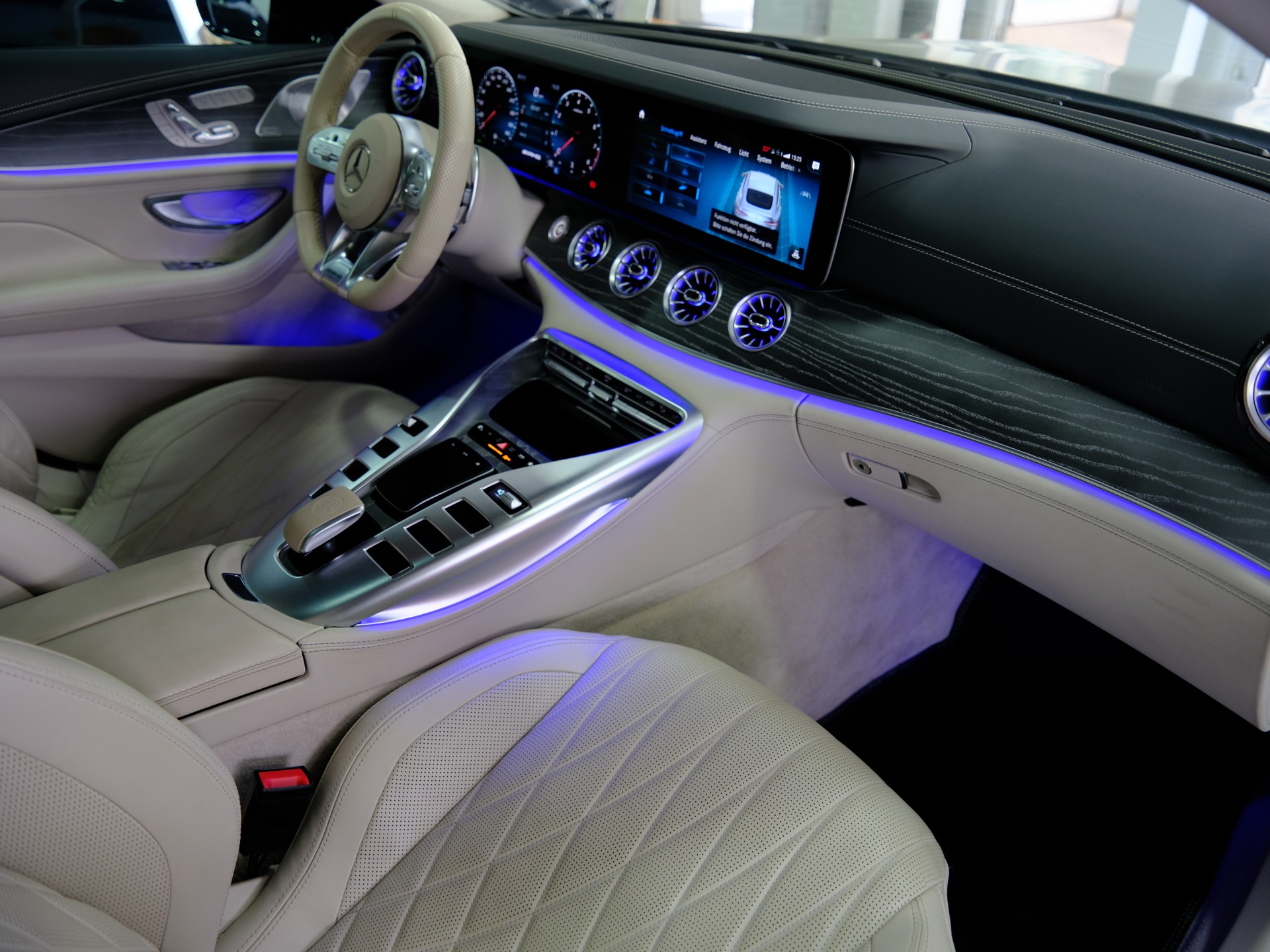 MERCEDES-BENZ AMG GT 4 63 S 4Matic+ *Sonderlackierung* *360° Kamera*-image-21