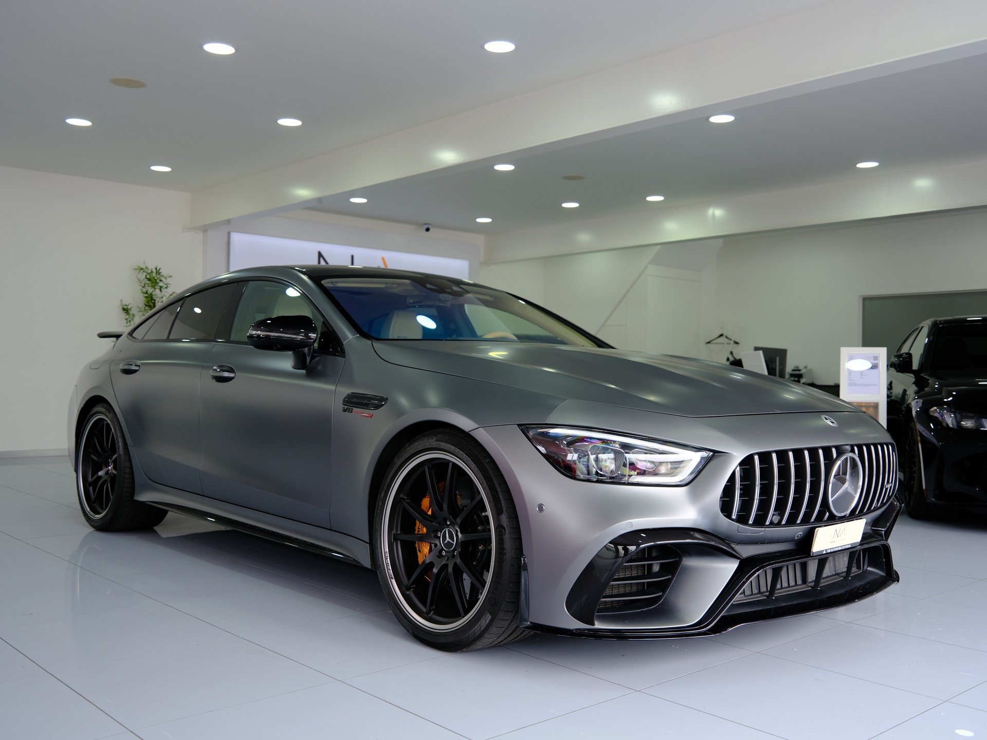MERCEDES-BENZ AMG GT 4 63 S 4Matic+ *Sonderlackierung* *360° Kamera*-image-1
