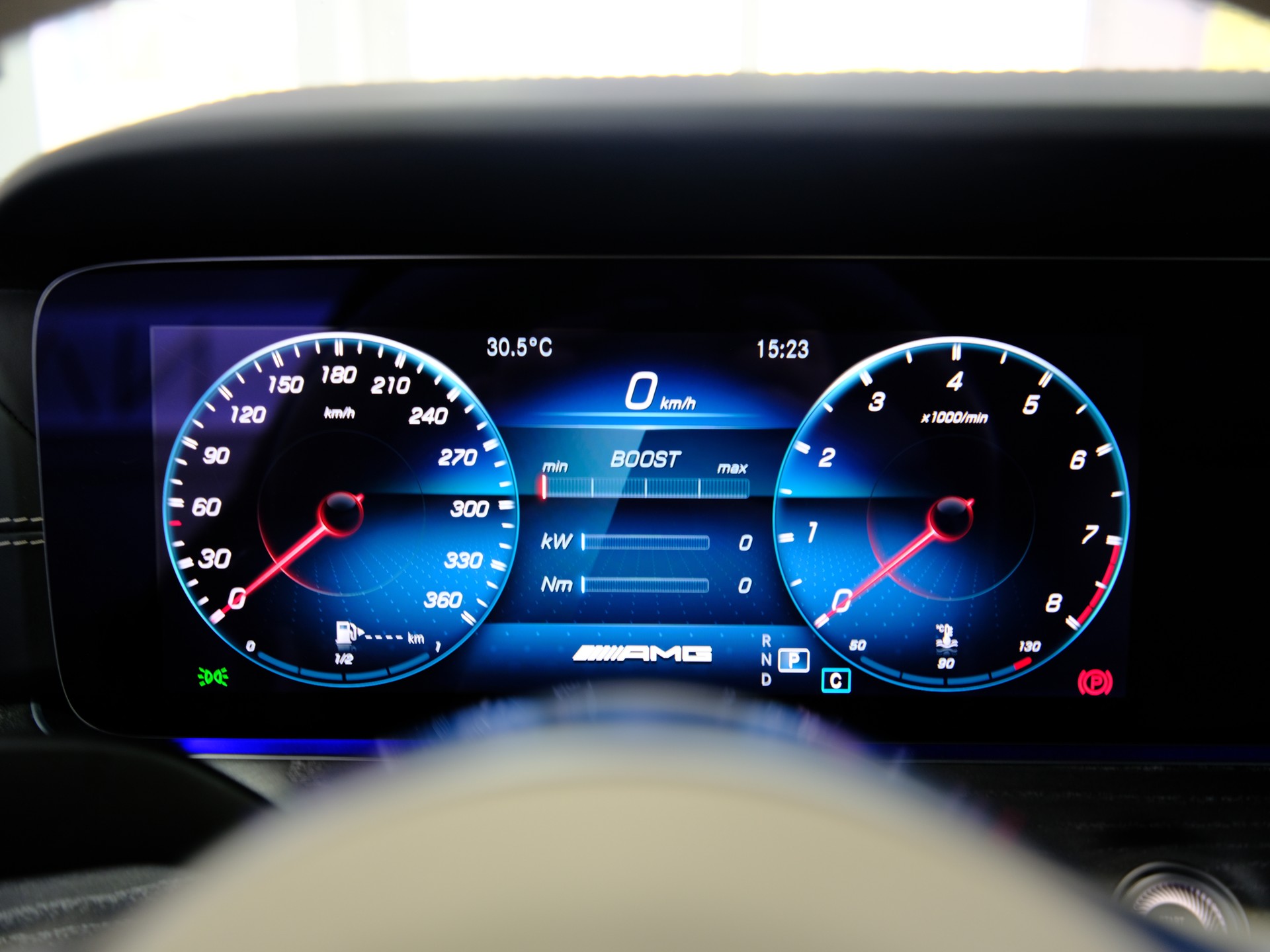 MERCEDES-BENZ AMG GT 4 63 S 4Matic+ *Sonderlackierung* *360° Kamera*-image-29