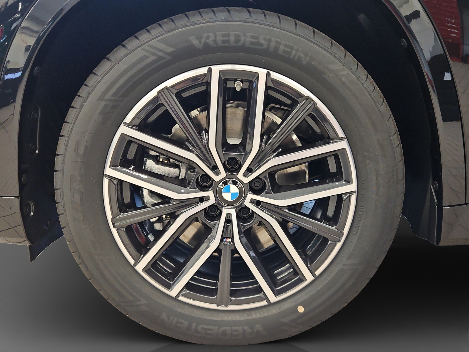 BMW iX1 xDrive 30 M Sport-image-8