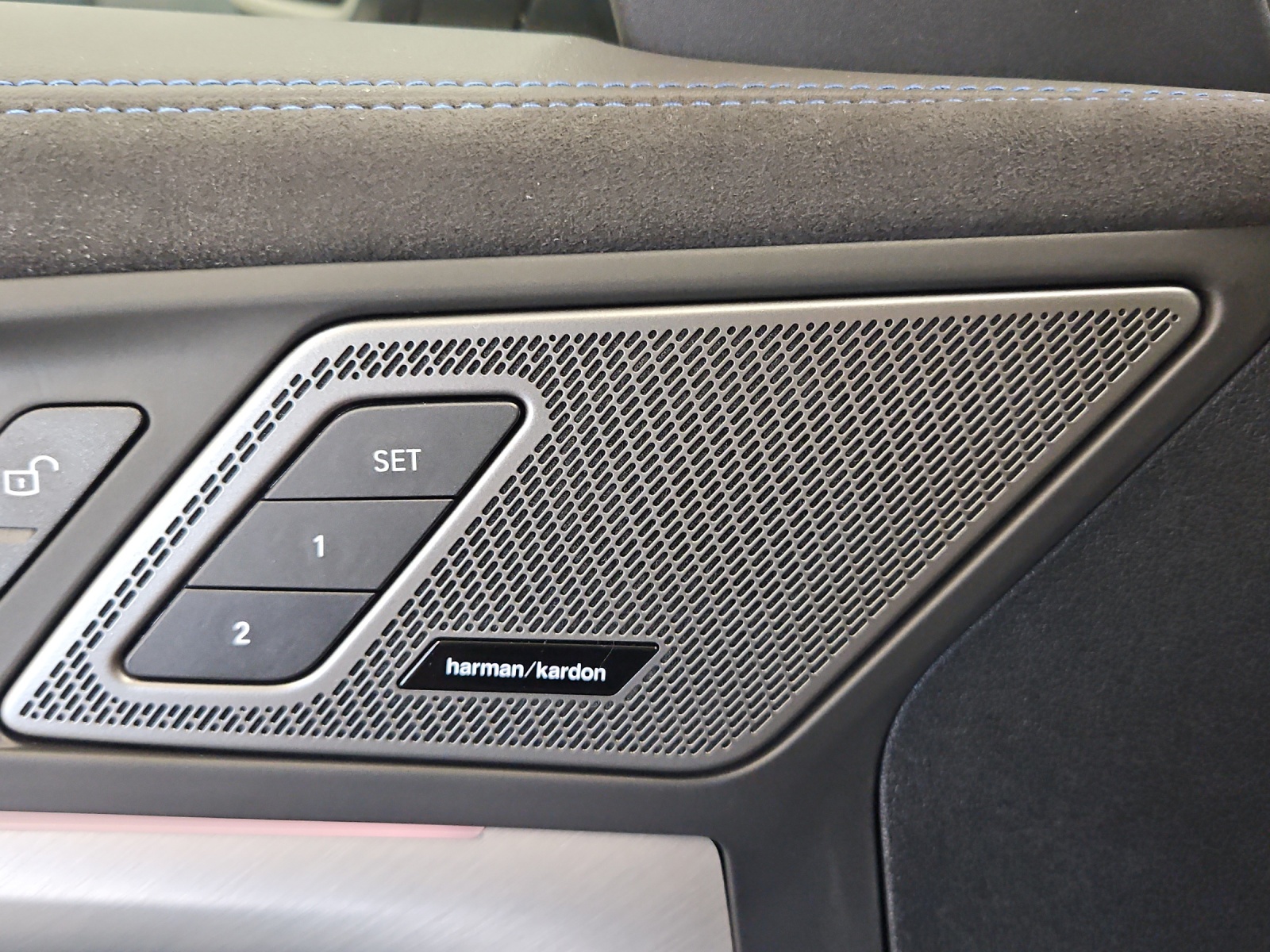BMW iX1 xDrive 30 M Sport-image-17