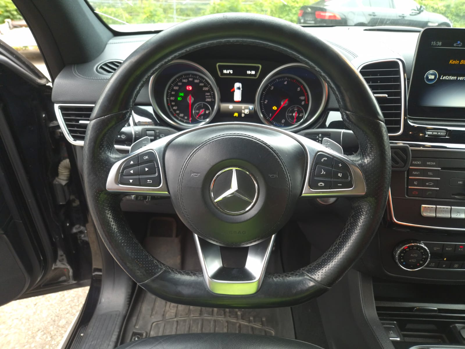 MERCEDES-BENZ GLS 350 d 4Matic 9G-TRONIC-image-16