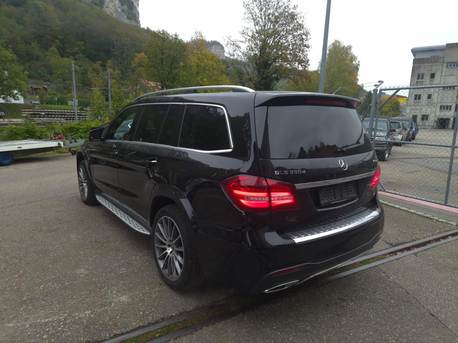 MERCEDES-BENZ GLS 350 d 4Matic 9G-TRONIC-showroom-element-3