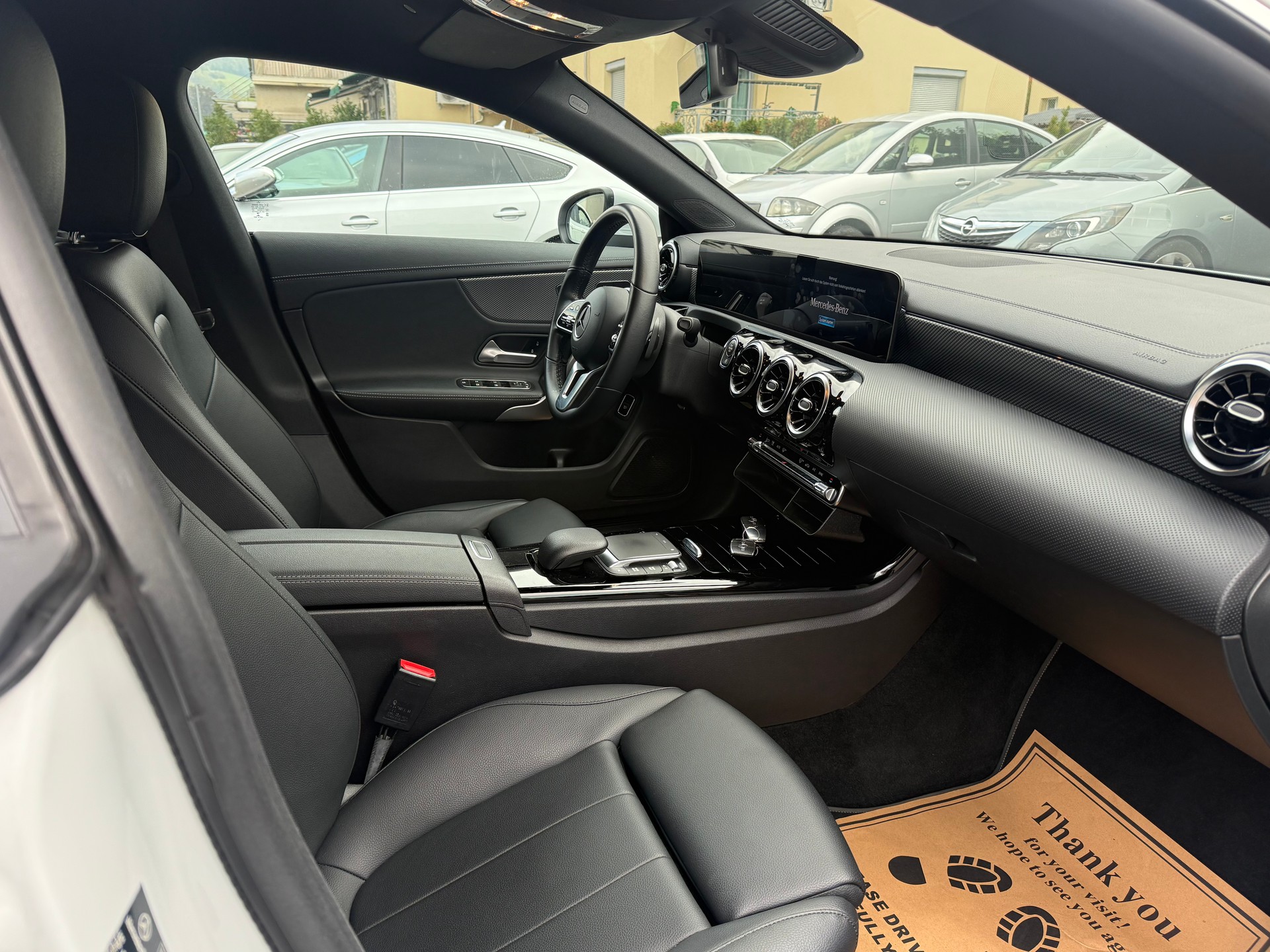 MERCEDES-BENZ CLA Shooting Brake 180 7G-DCT AMG Line-image-11