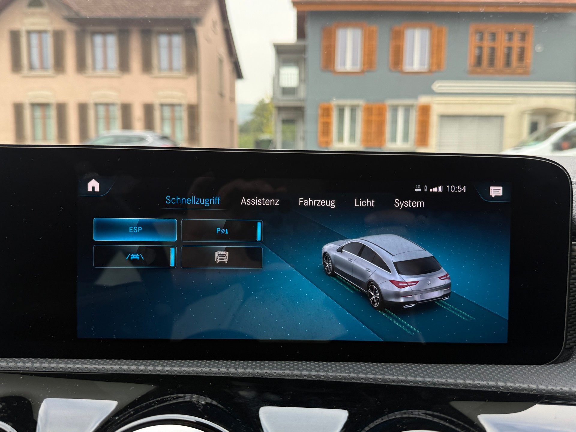 MERCEDES-BENZ CLA Shooting Brake 180 7G-DCT AMG Line-image-23