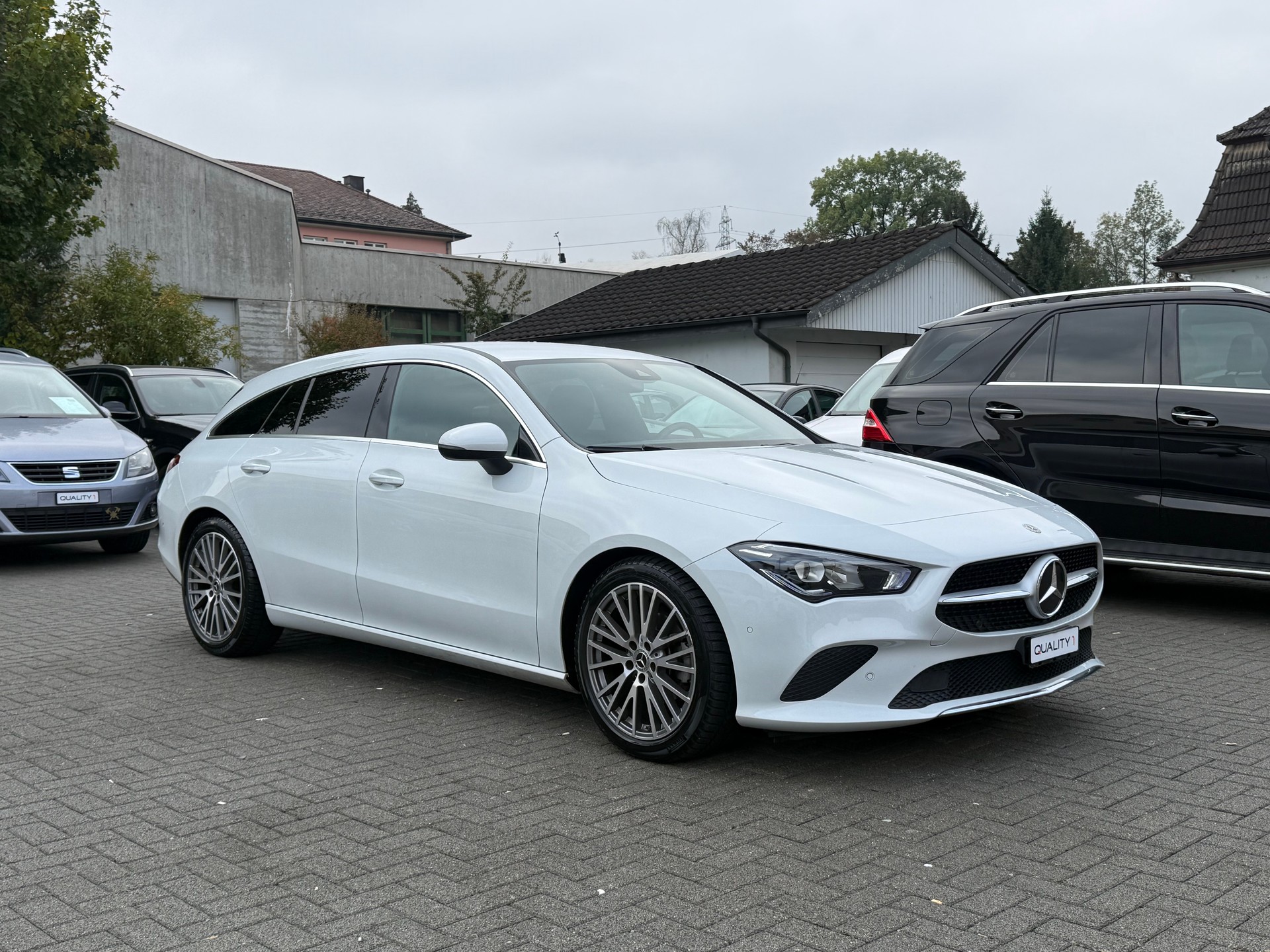 MERCEDES-BENZ CLA Shooting Brake 180 7G-DCT AMG Line-image-8