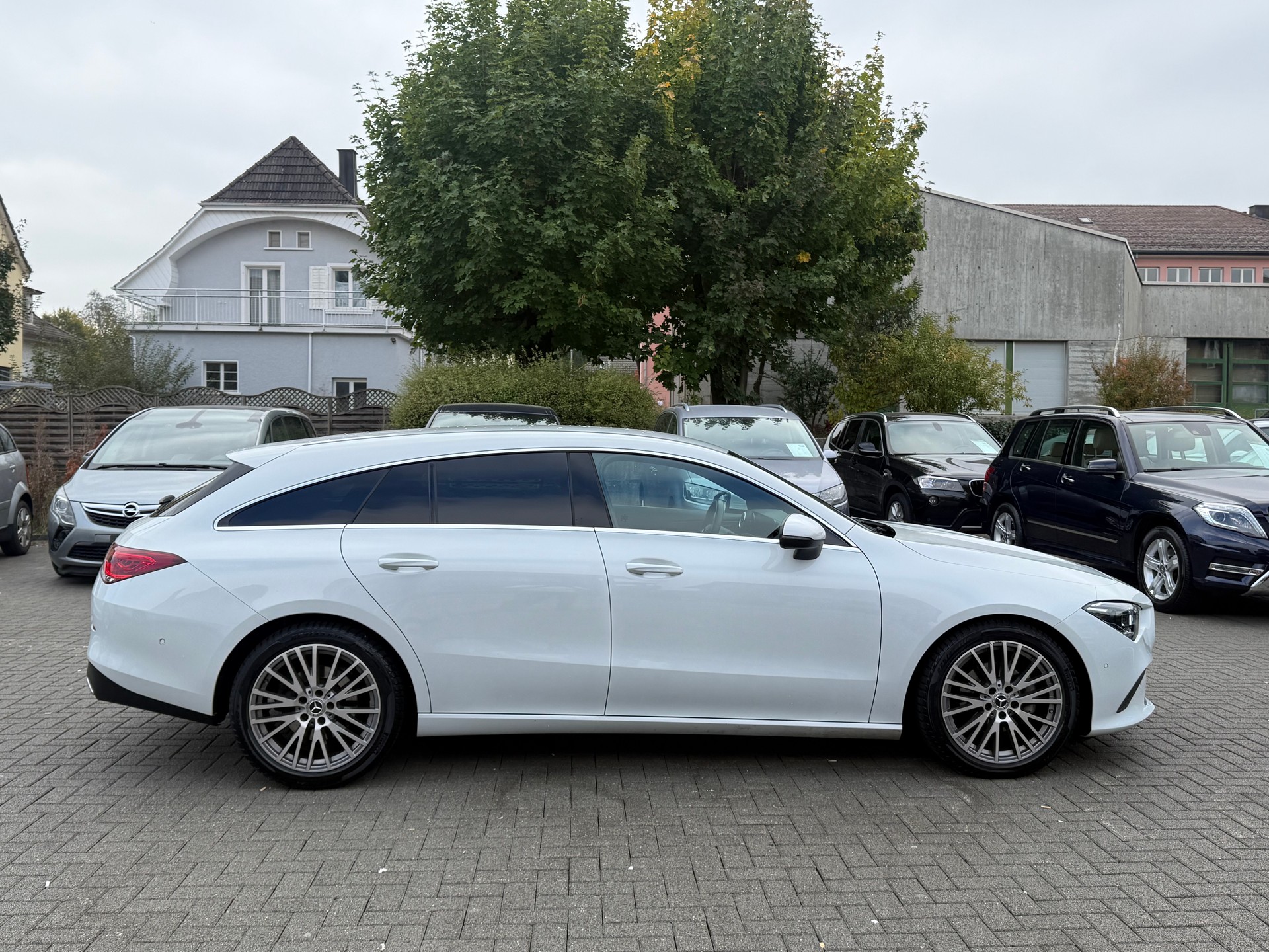 MERCEDES-BENZ CLA Shooting Brake 180 7G-DCT AMG Line-showroom-element-1