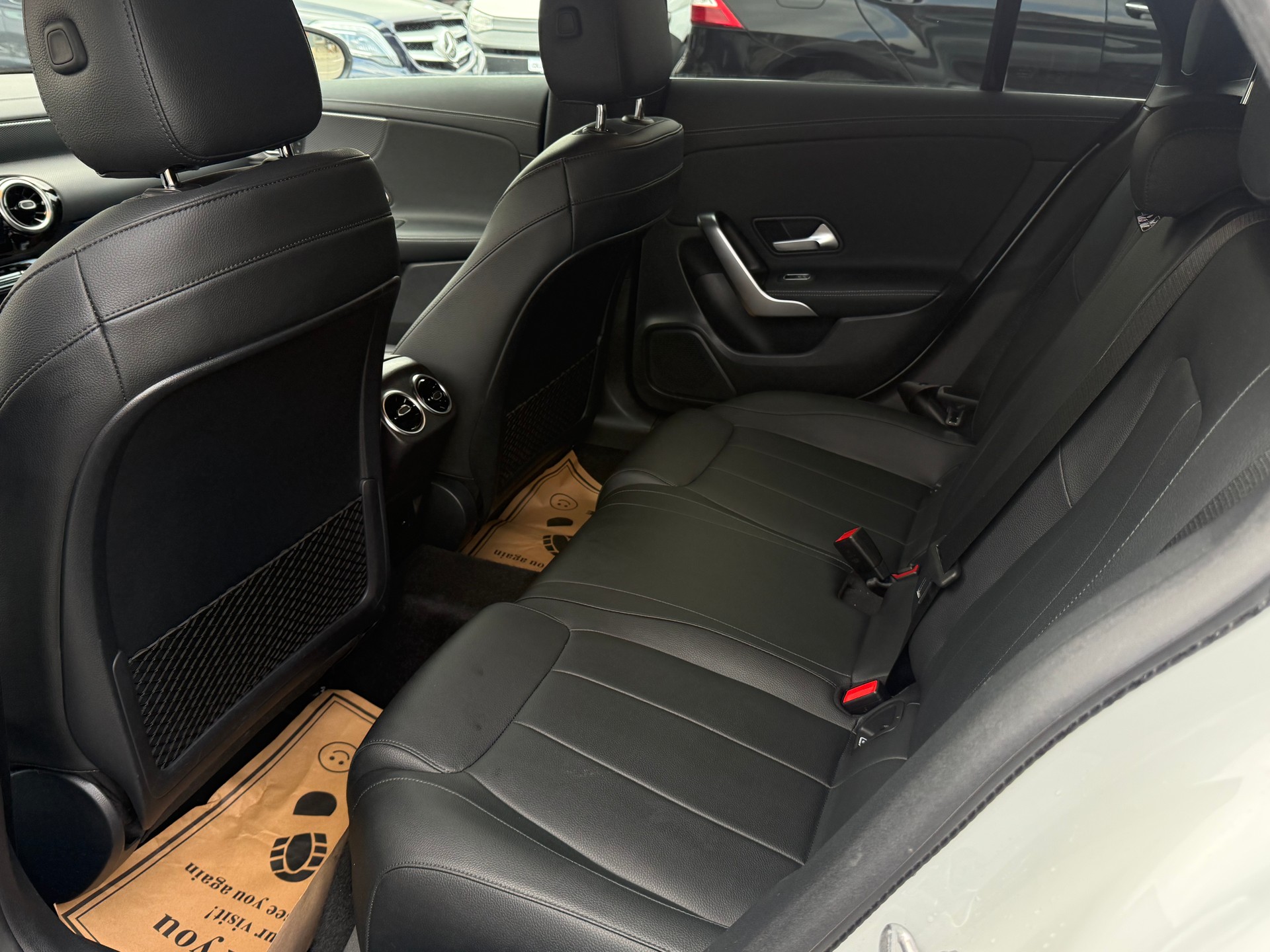 MERCEDES-BENZ CLA Shooting Brake 180 7G-DCT AMG Line-image-13