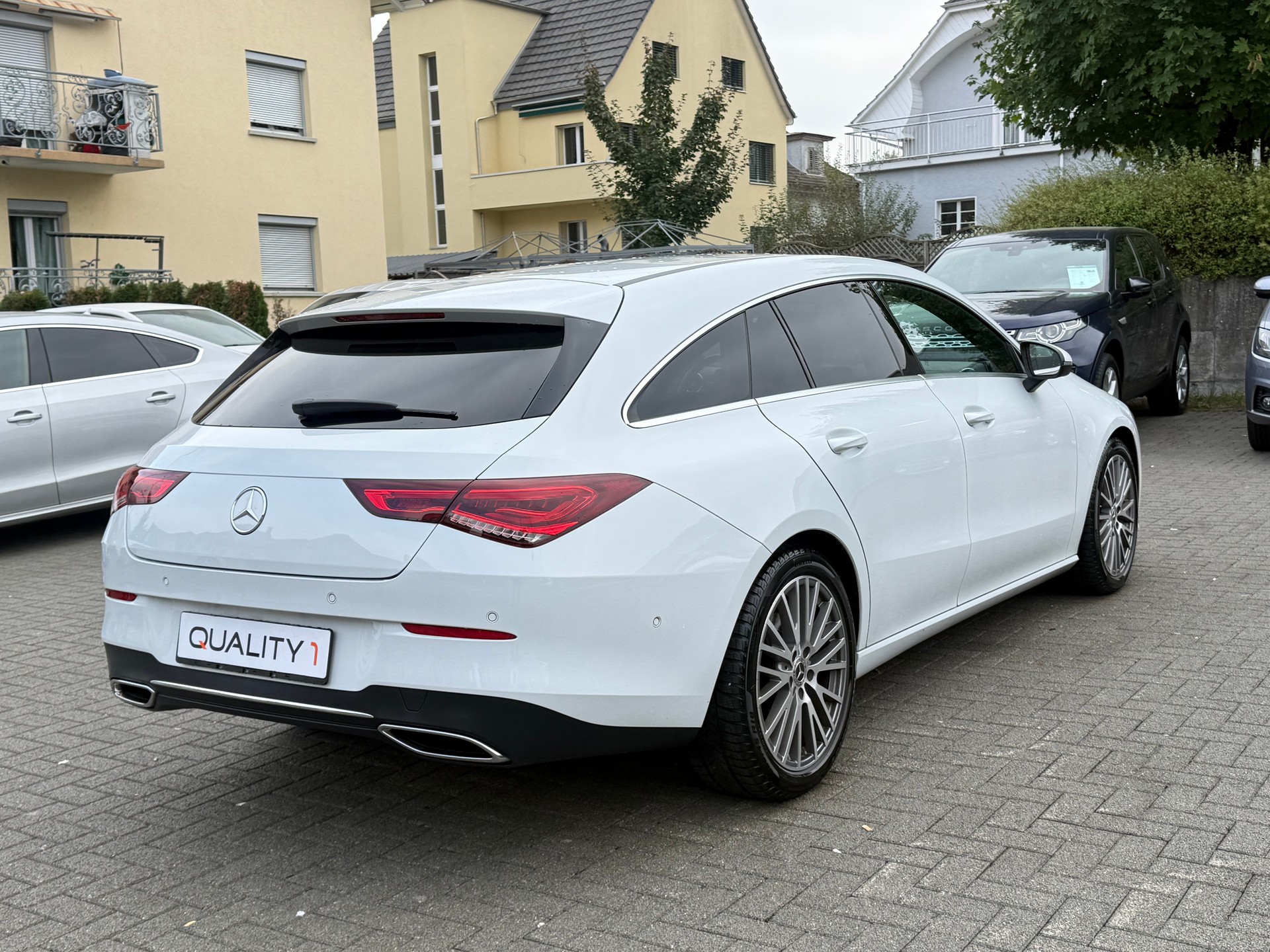 MERCEDES-BENZ CLA Shooting Brake 180 7G-DCT AMG Line-image-5