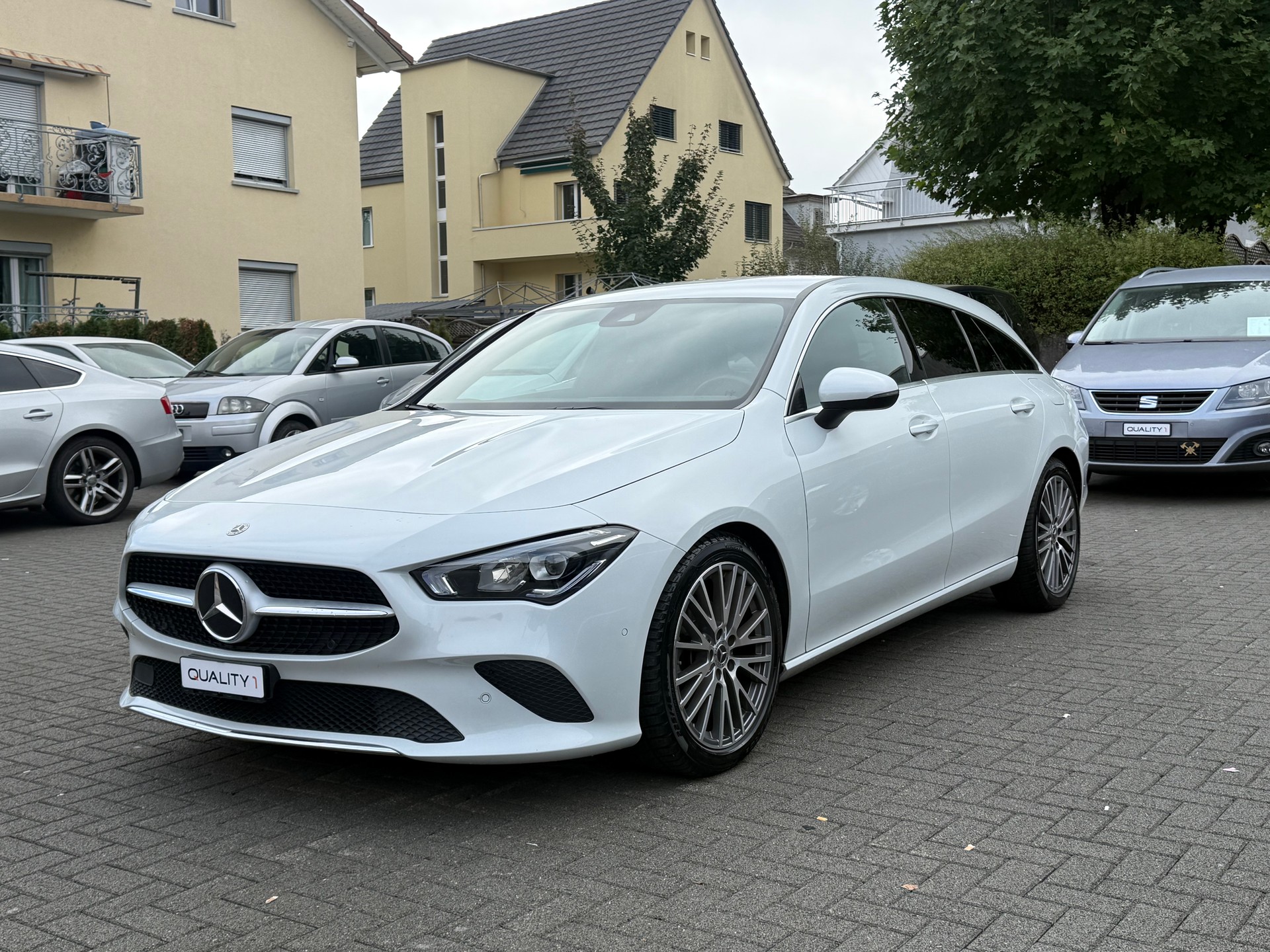 MERCEDES-BENZ CLA Shooting Brake 180 7G-DCT AMG Line-image-7