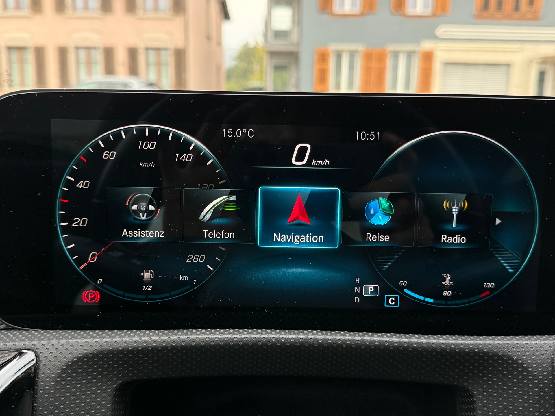 MERCEDES-BENZ CLA Shooting Brake 180 7G-DCT AMG Line-image-25