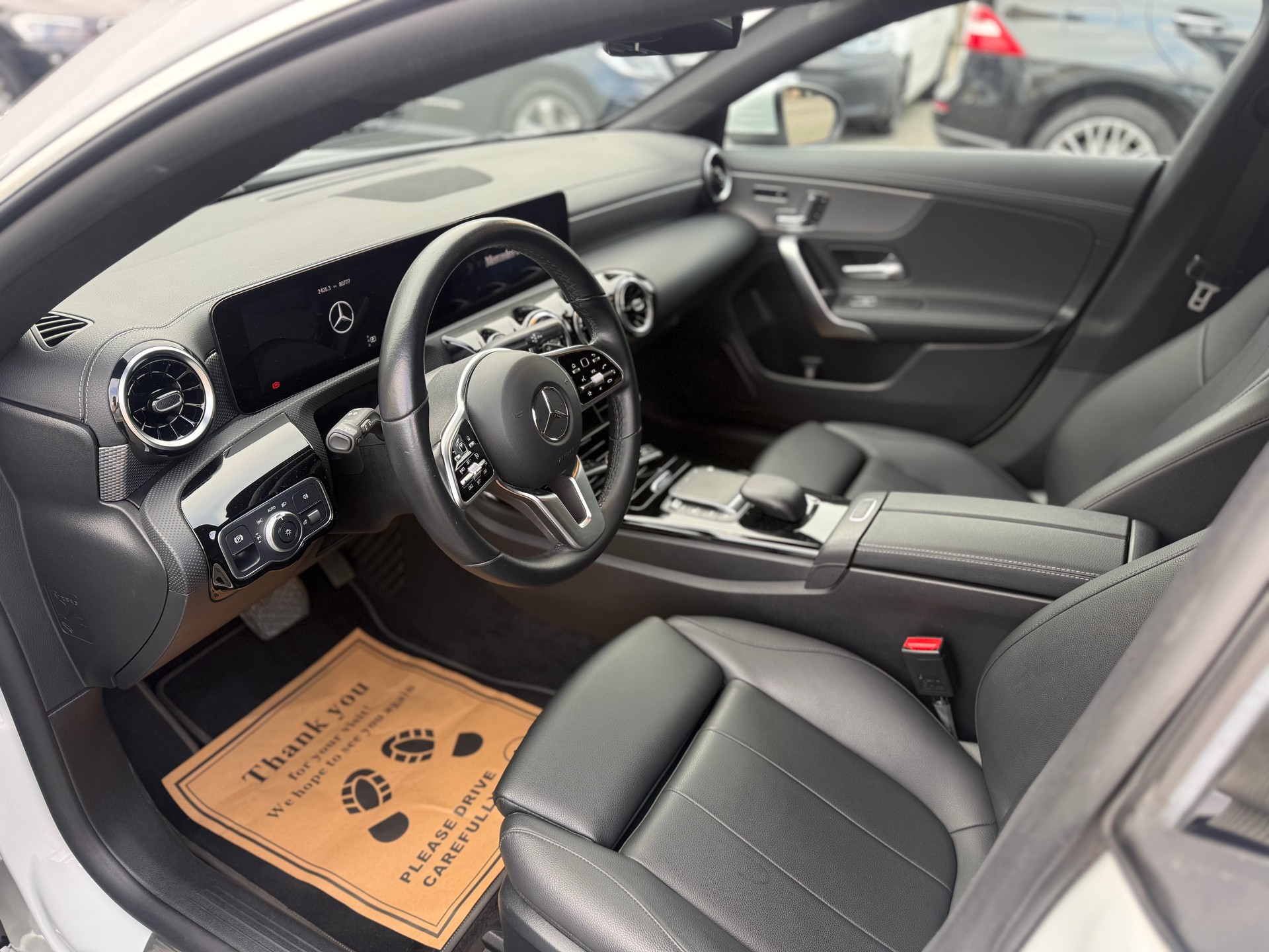 MERCEDES-BENZ CLA Shooting Brake 180 7G-DCT AMG Line-image-9