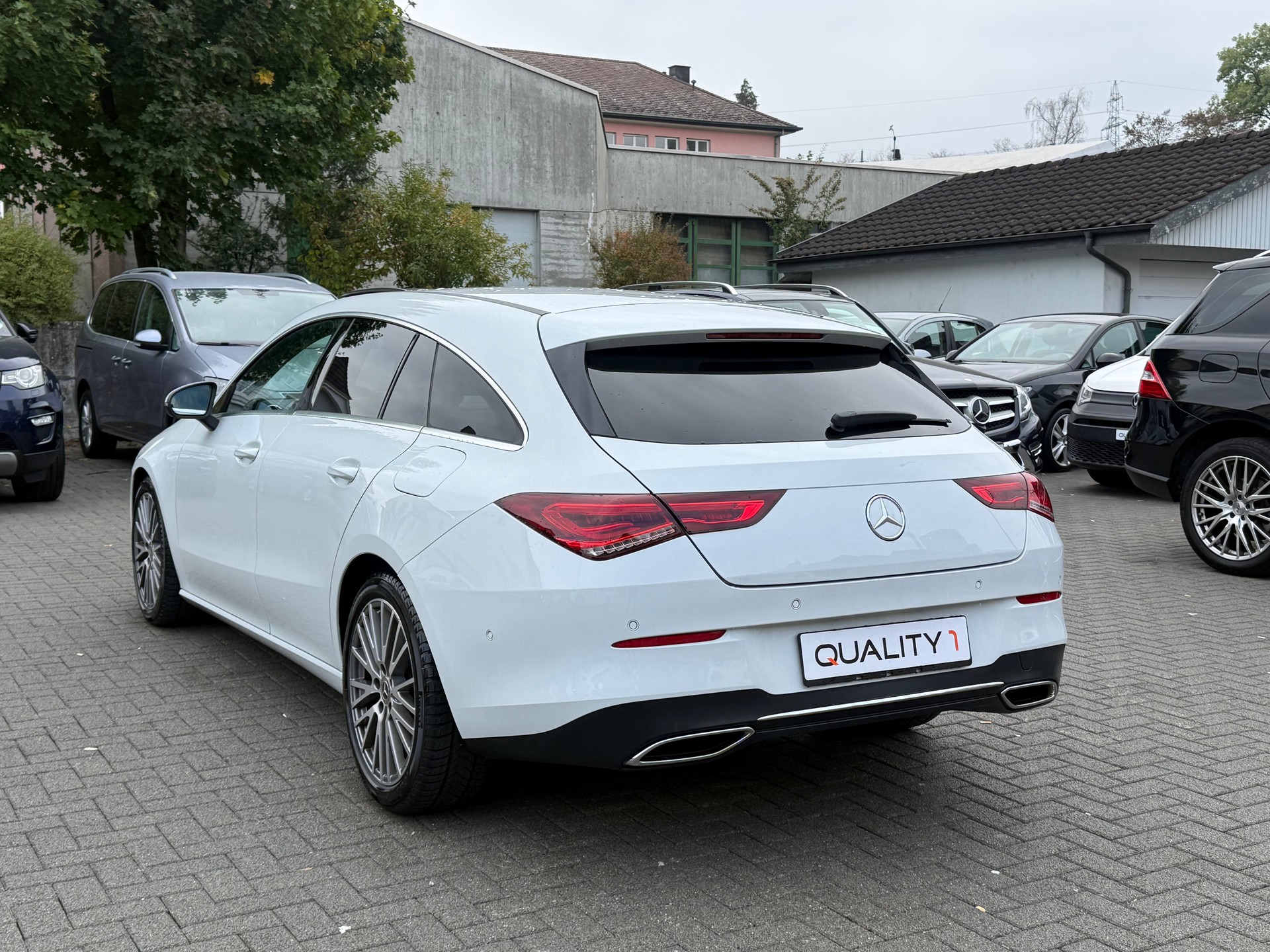 MERCEDES-BENZ CLA Shooting Brake 180 7G-DCT AMG Line-image-6
