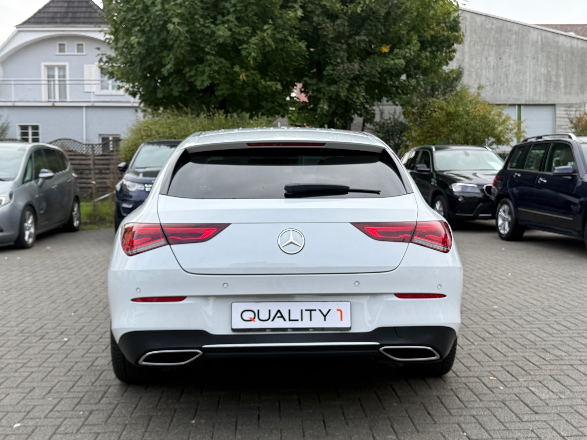 MERCEDES-BENZ CLA Shooting Brake 180 7G-DCT AMG Line-image-4