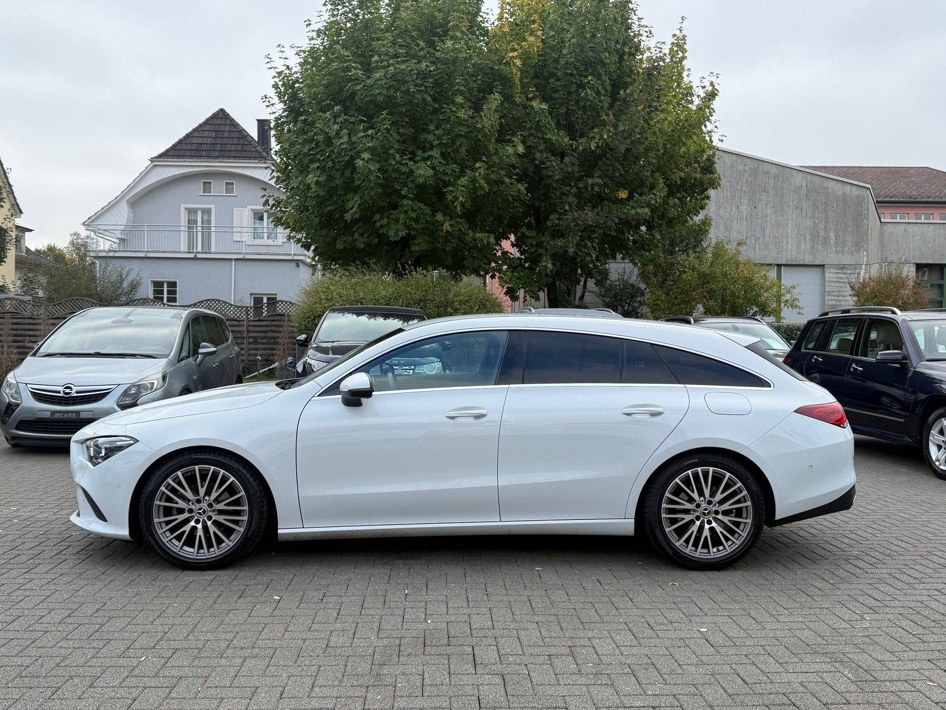 MERCEDES-BENZ CLA Shooting Brake 180 7G-DCT AMG Line-showroom-element-2
