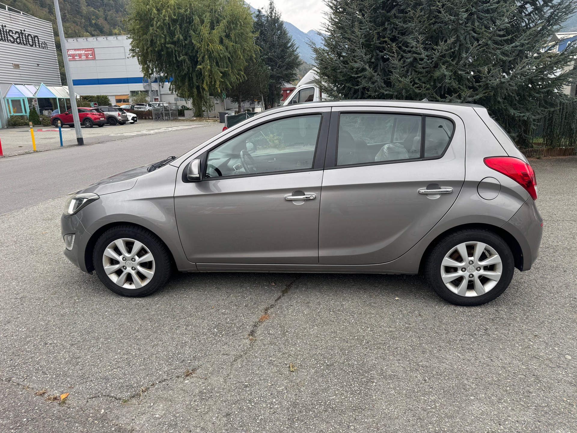 HYUNDAI i20 1.4 Premium-image-5