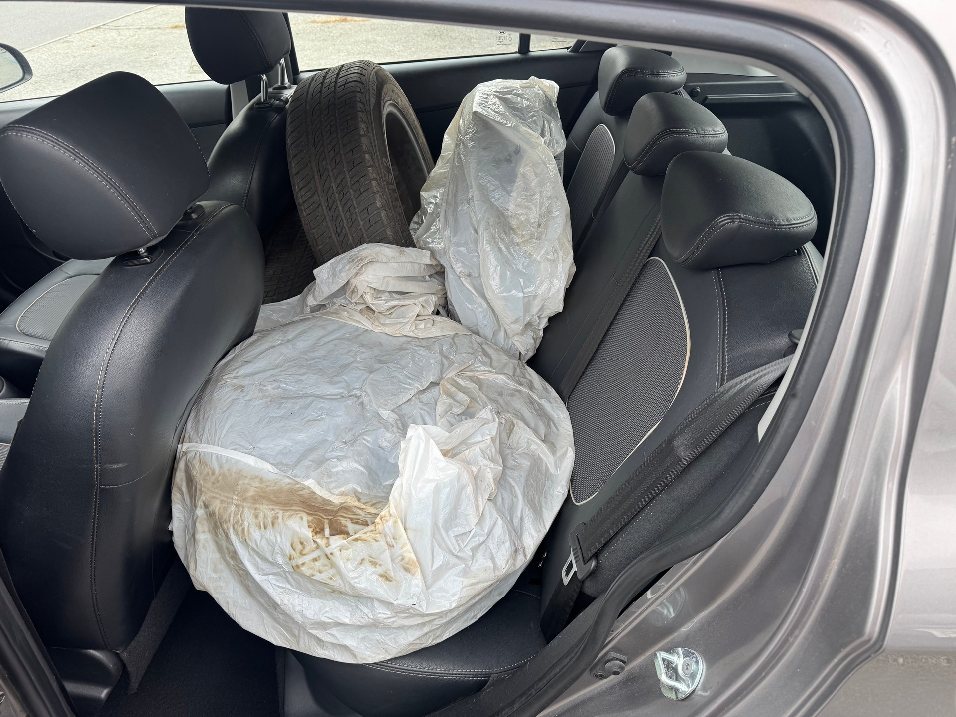 HYUNDAI i20 1.4 Premium-image-7