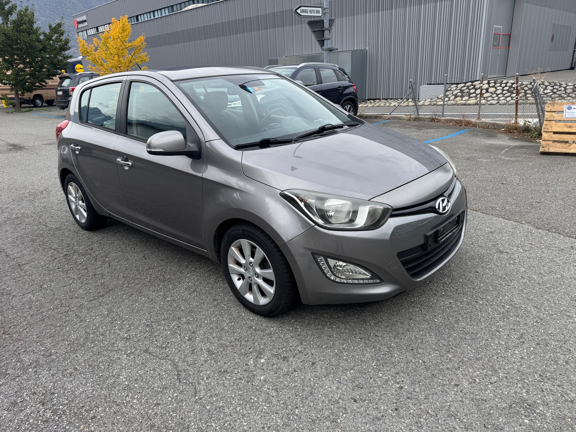 HYUNDAI i20 1.4 Premium-image-0