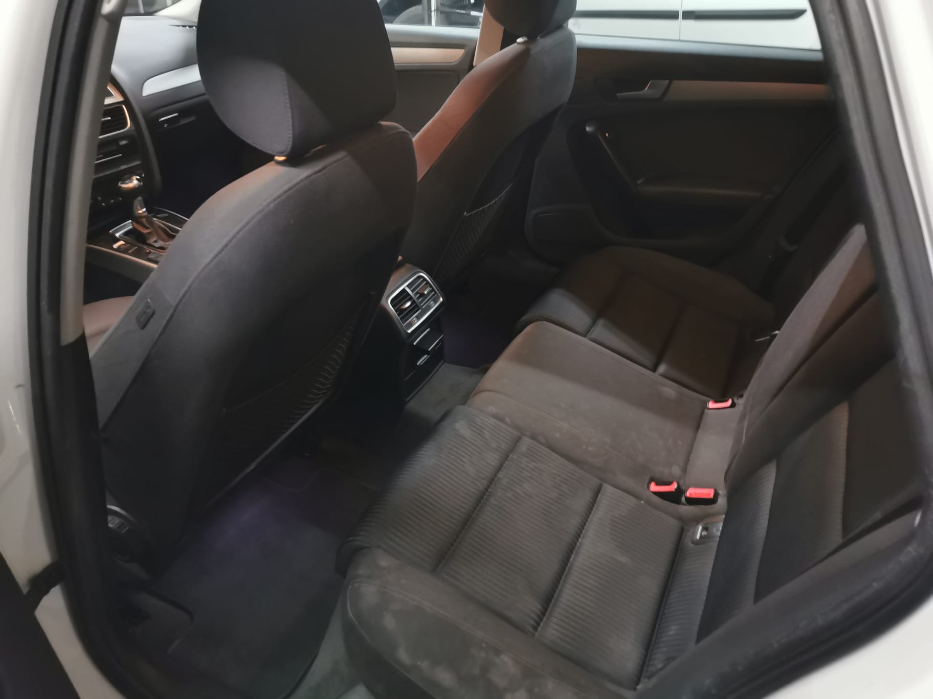 AUDI A4 Avant 2.0 TDI quattro-image-7
