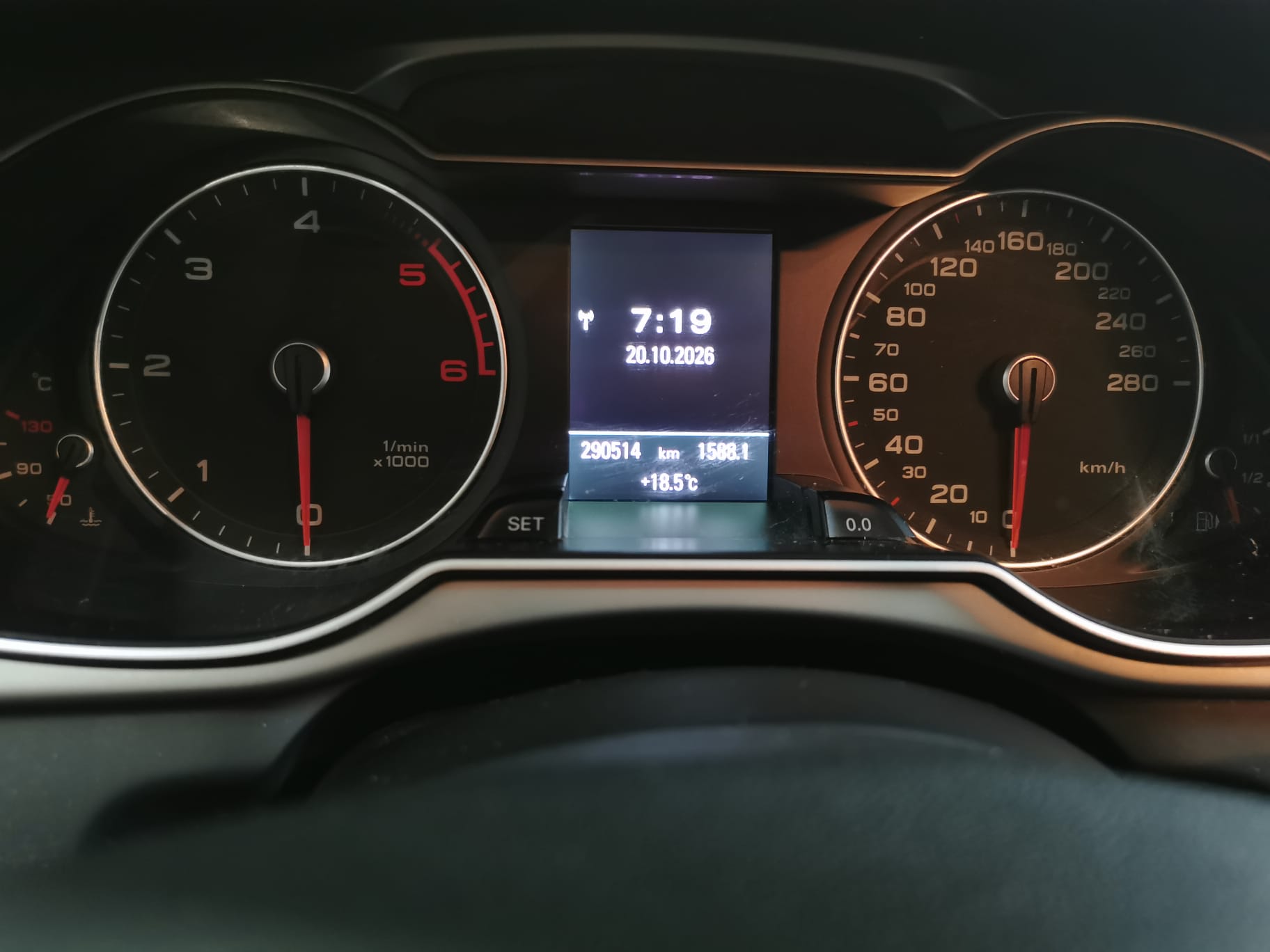 AUDI A4 Avant 2.0 TDI quattro-image-5