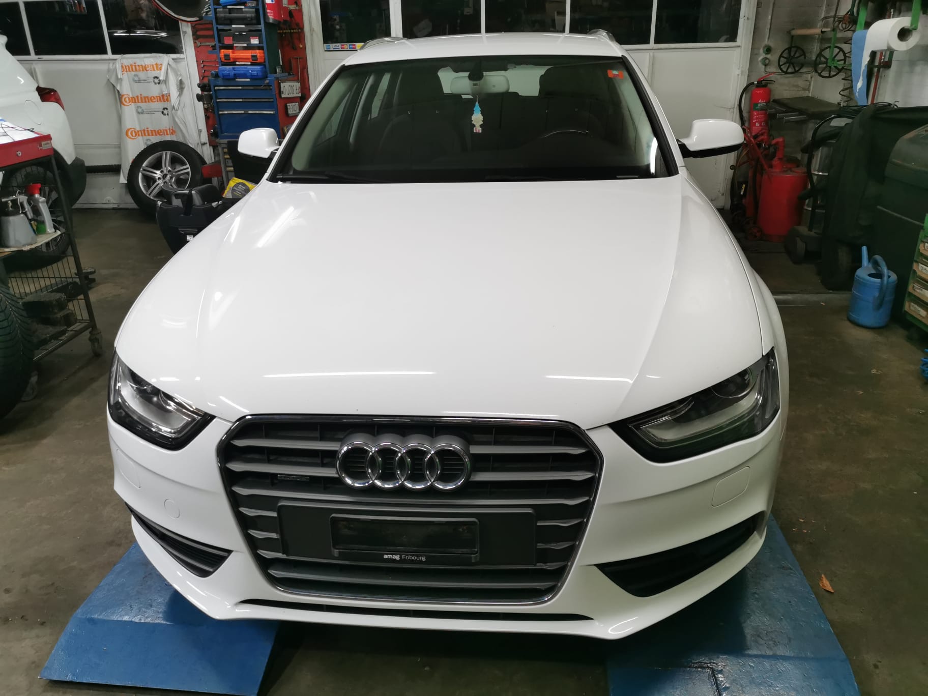 AUDI A4 Avant 2.0 TDI quattro-image-2
