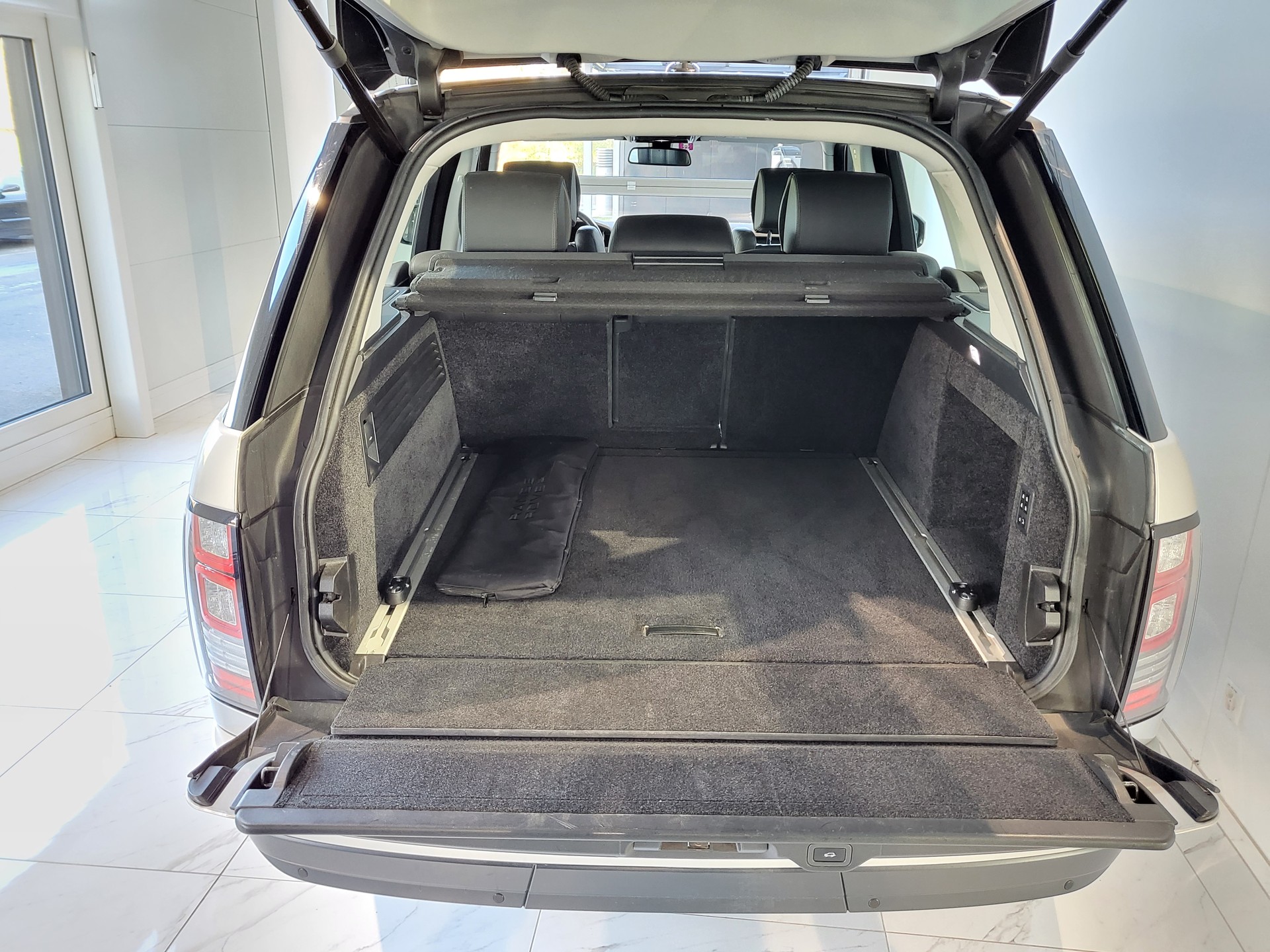 LAND ROVER Range Rover 3.0 TDV6 Vogue Automatic-image-7