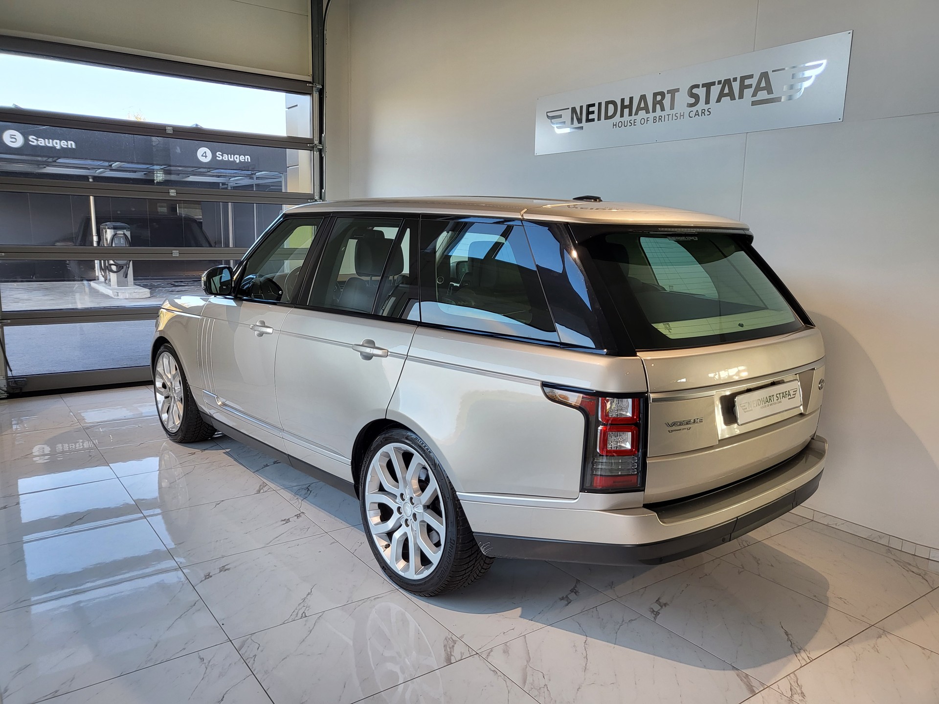 LAND ROVER Range Rover 3.0 TDV6 Vogue Automatic-image-2
