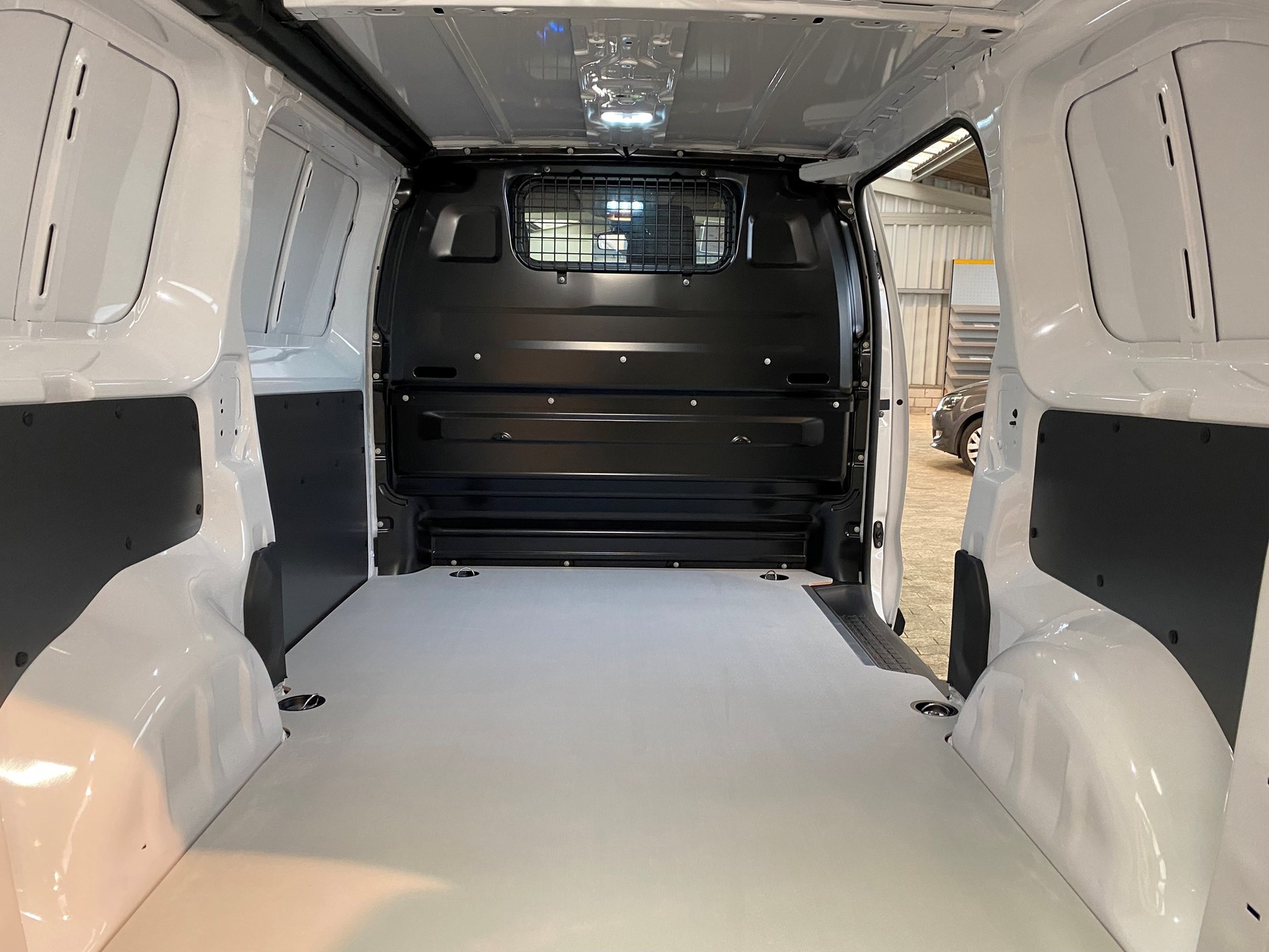 OPEL Vivaro Cargo-e 50 kWh M-image-14