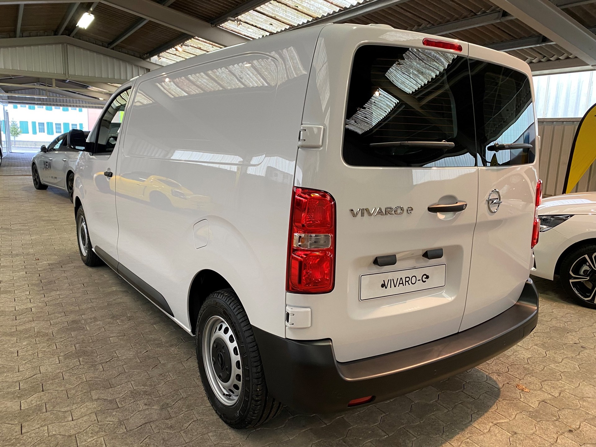 OPEL Vivaro Cargo-e 50 kWh M-image-3