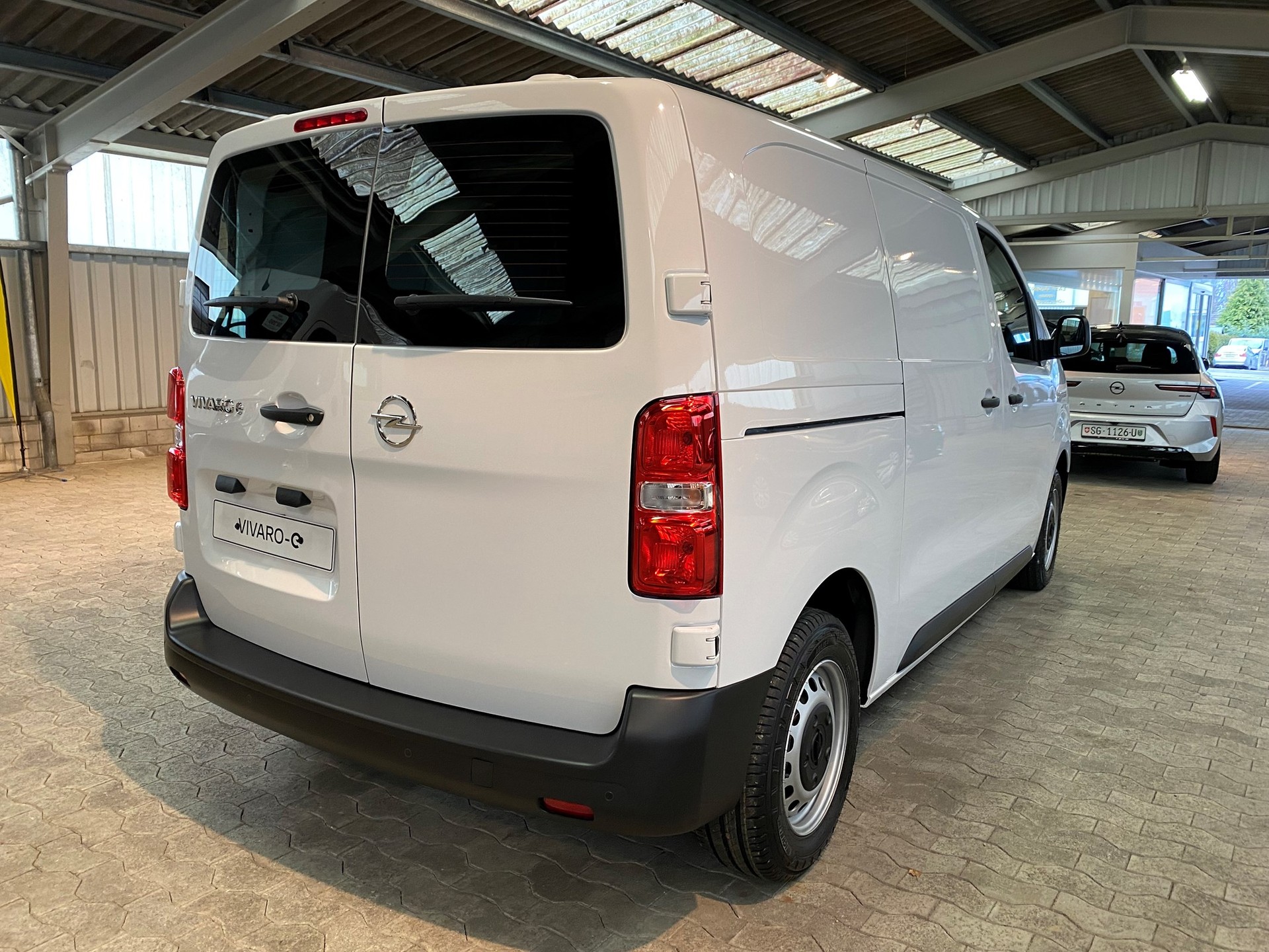 OPEL Vivaro Cargo-e 50 kWh M-image-2